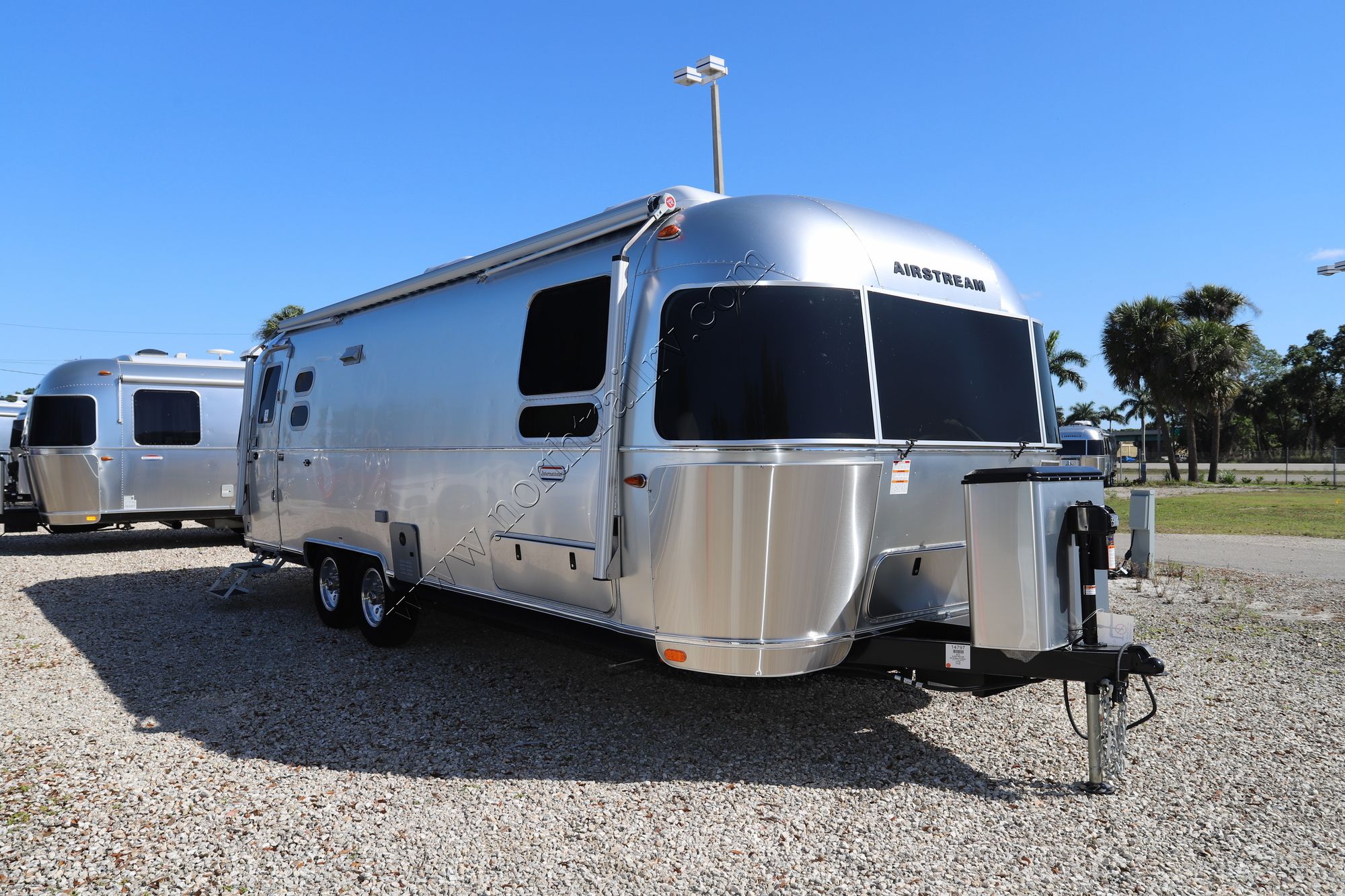 New 2022 Airstream International 27FB Travel Trailer  For Sale