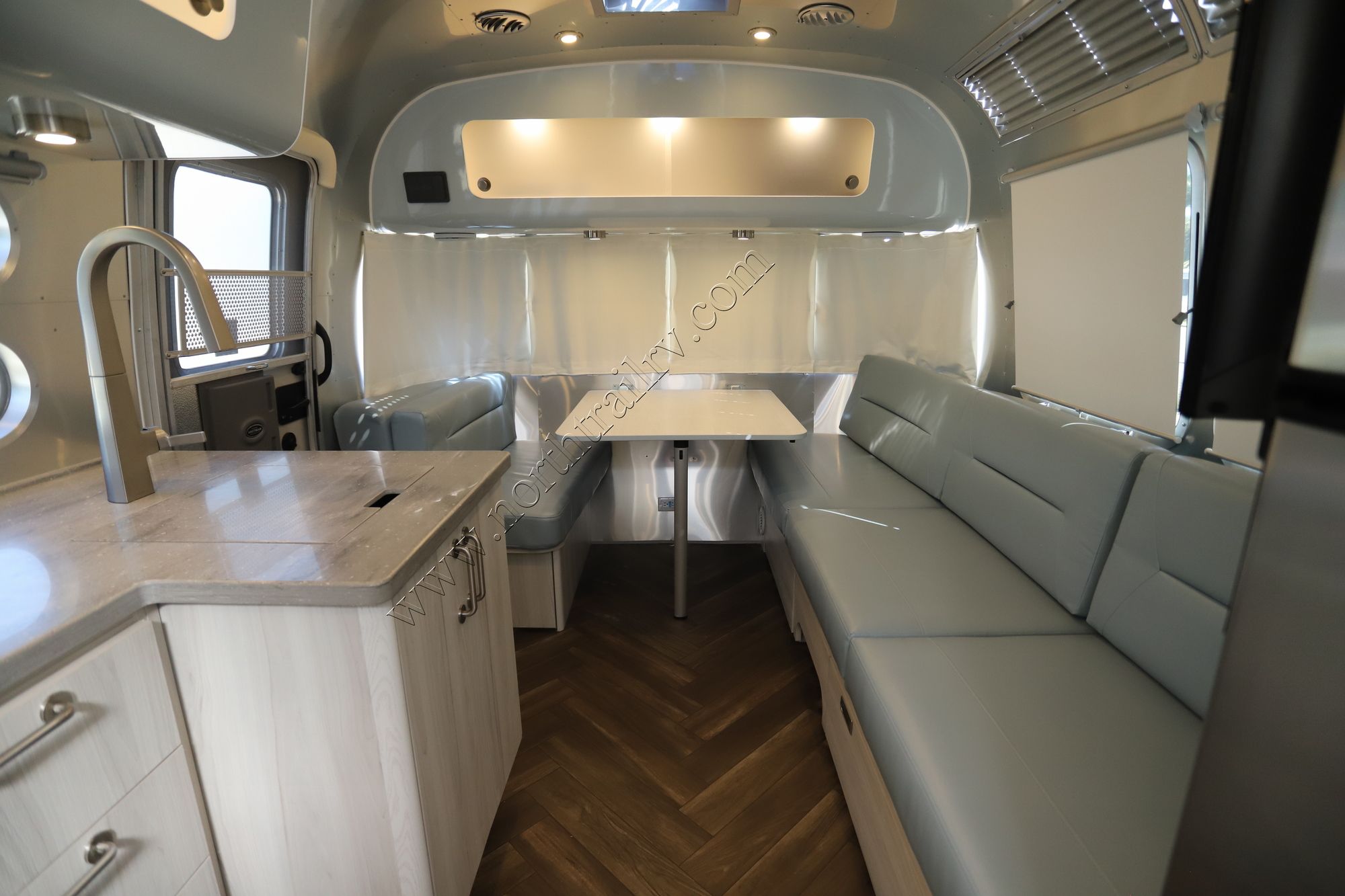 New 2022 Airstream International 27FB Travel Trailer  For Sale