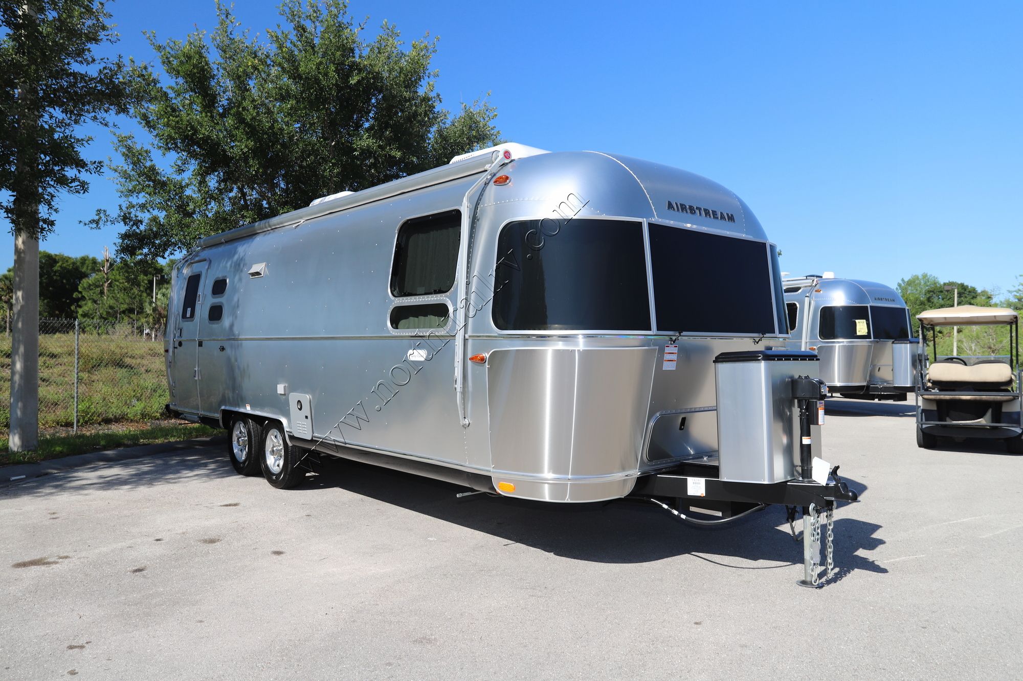 New 2022 Airstream Flying Cloud 27FB Travel Trailer  For Sale