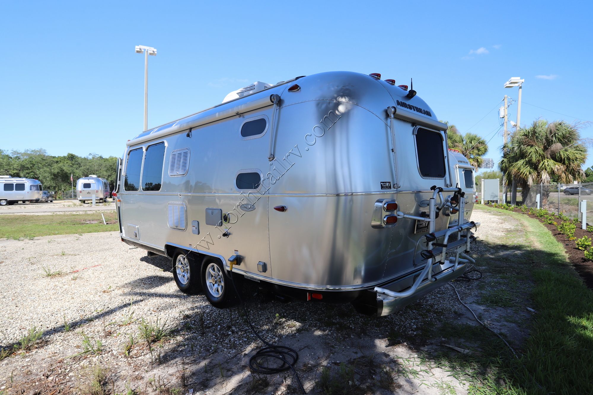 Used 2017 Airstream Flying Cloud 23D Travel Trailer  For Sale