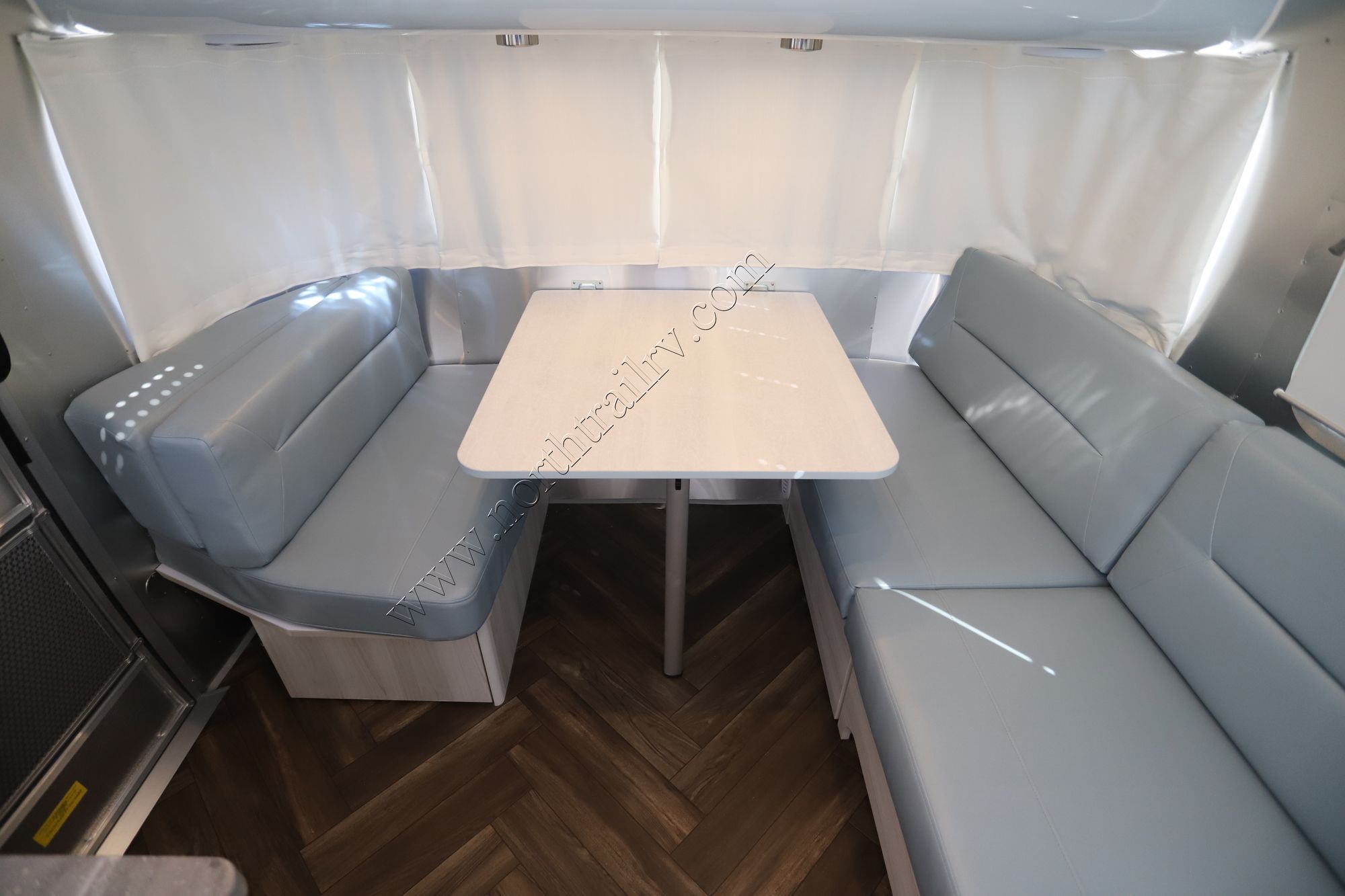 New 2022 Airstream International 27FB Travel Trailer  For Sale