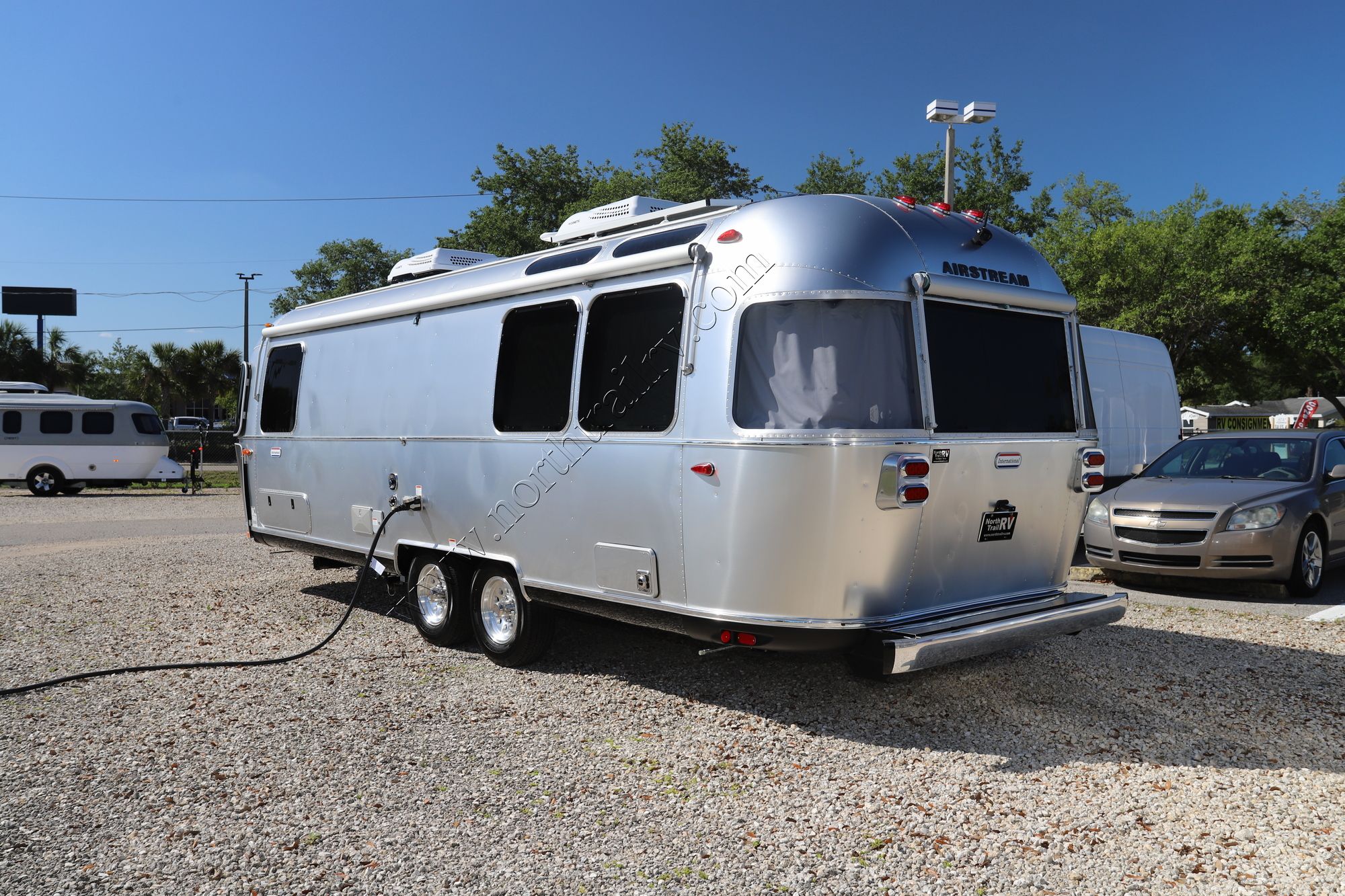 New 2022 Airstream International 27FB Travel Trailer  For Sale