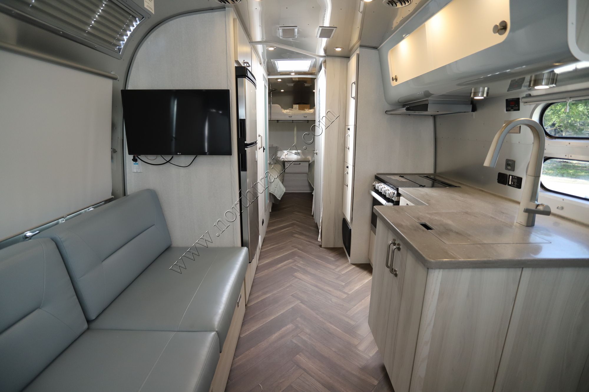 New 2022 Airstream International 27FB Travel Trailer  For Sale