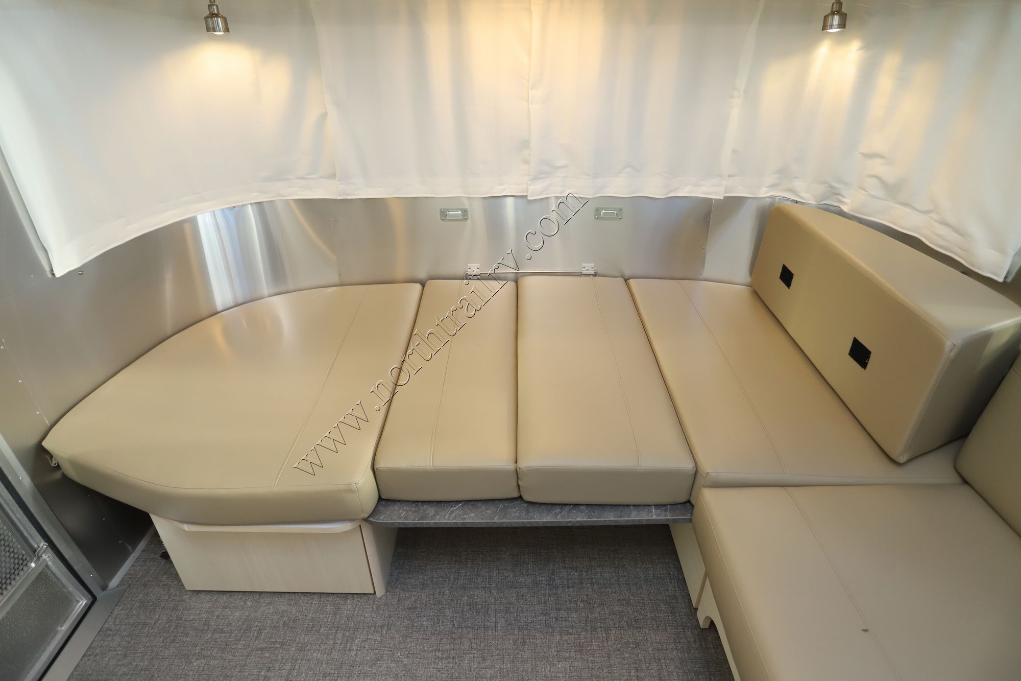 New 2022 Airstream Flying Cloud 27FB Travel Trailer  For Sale