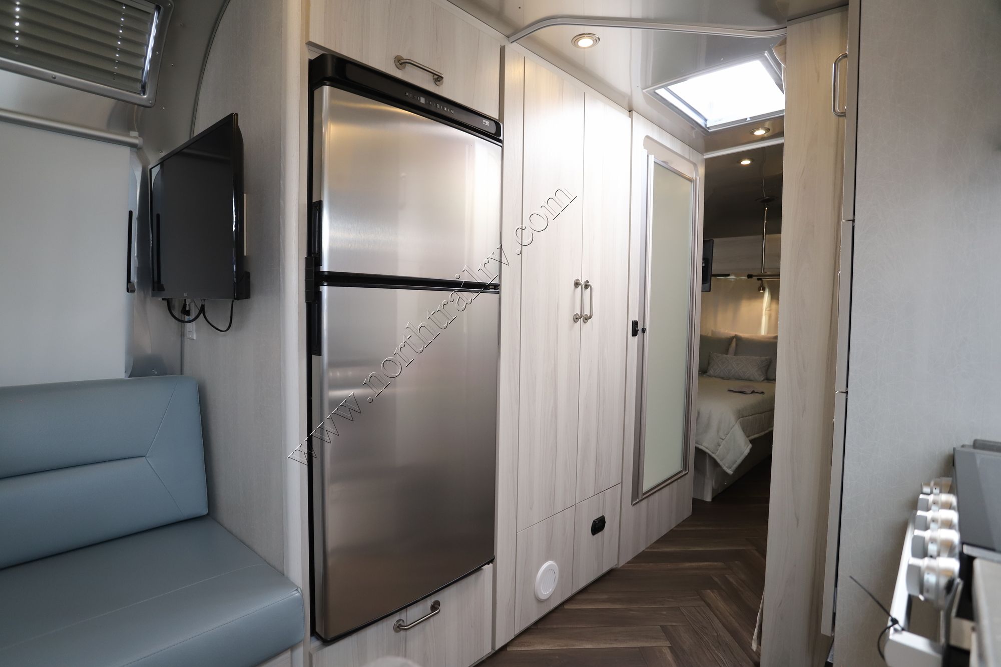 New 2022 Airstream International 27FB Travel Trailer  For Sale