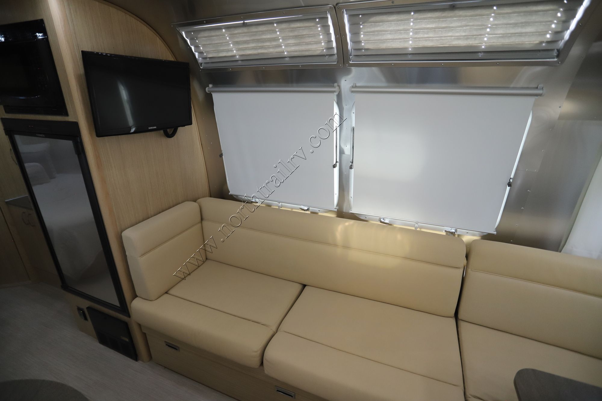 Used 2017 Airstream Flying Cloud 23D Travel Trailer  For Sale