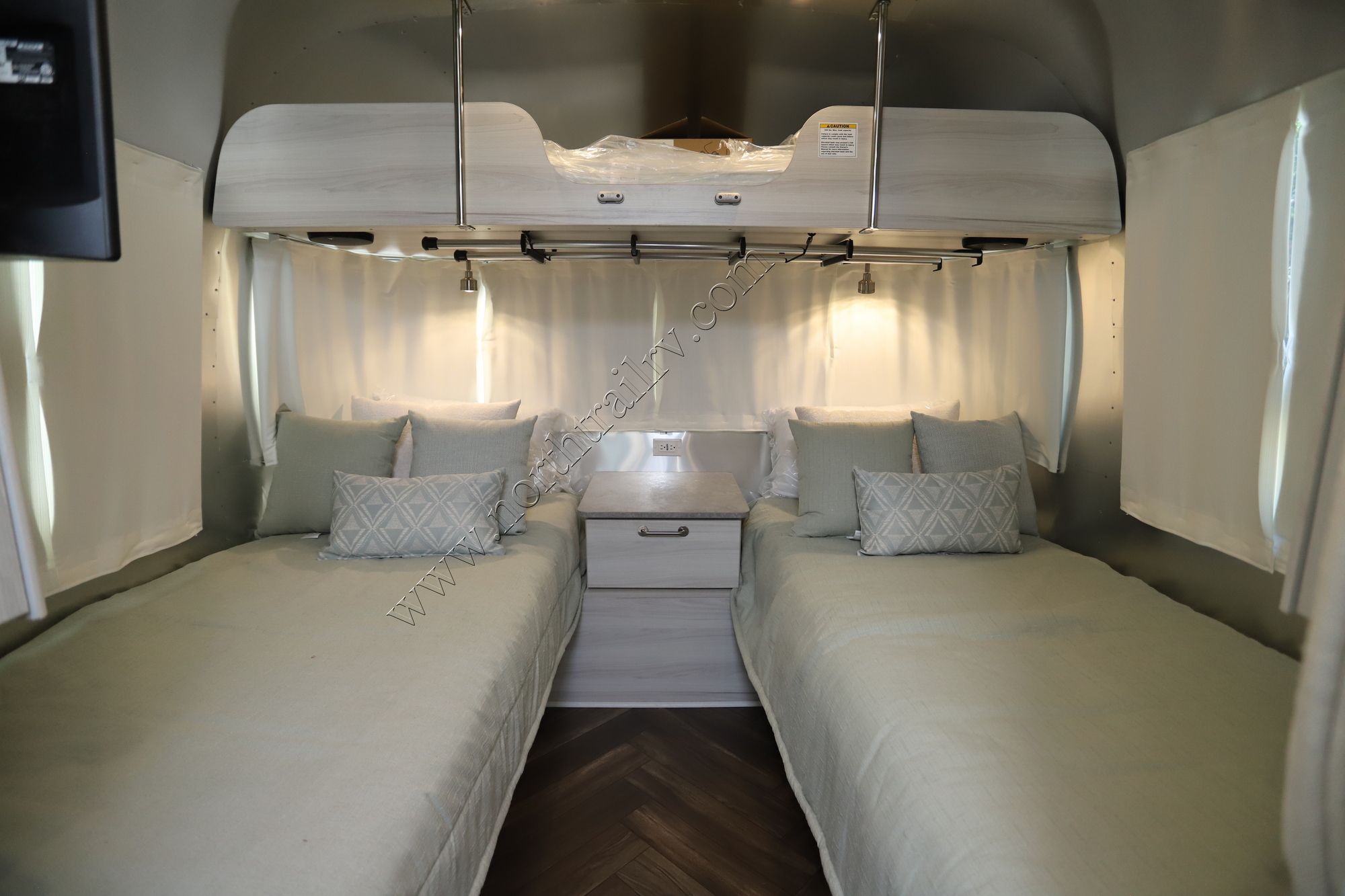 New 2022 Airstream International 27FB Travel Trailer  For Sale