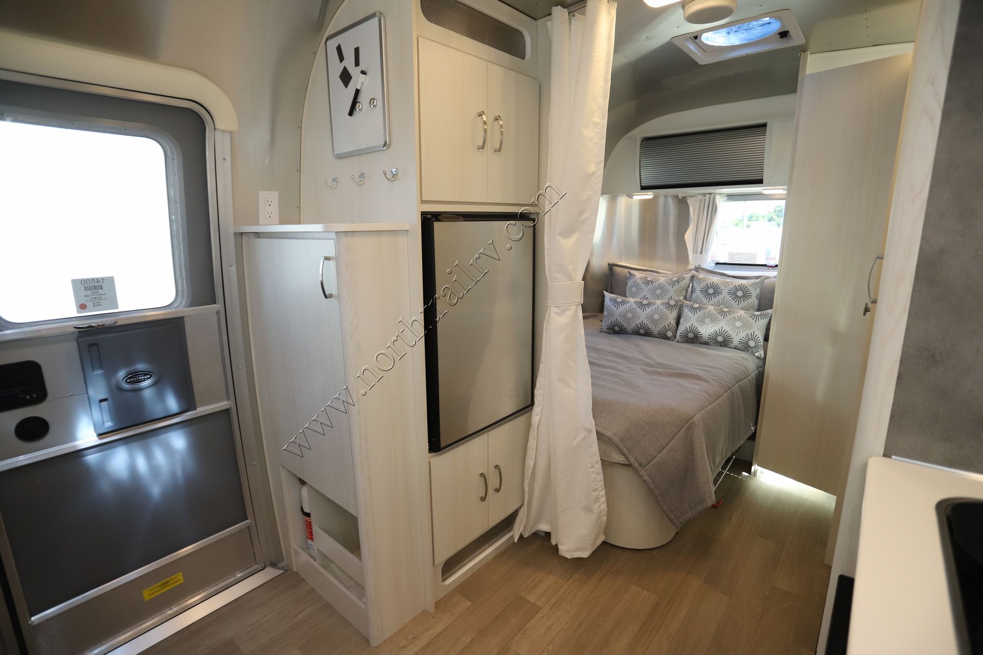 New 2022 Airstream Bambi 19CB Travel Trailer  For Sale