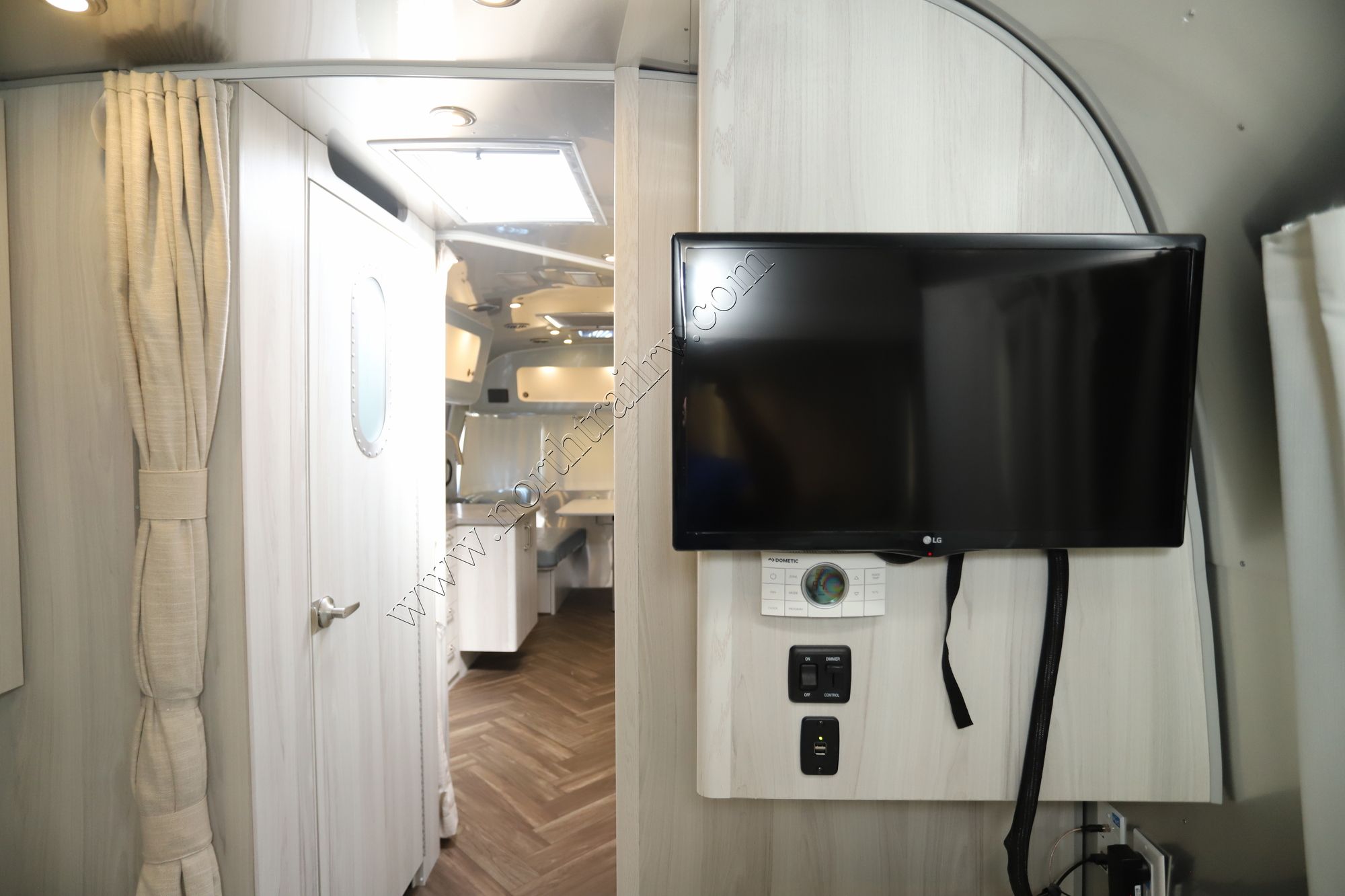 New 2022 Airstream International 27FB Travel Trailer  For Sale