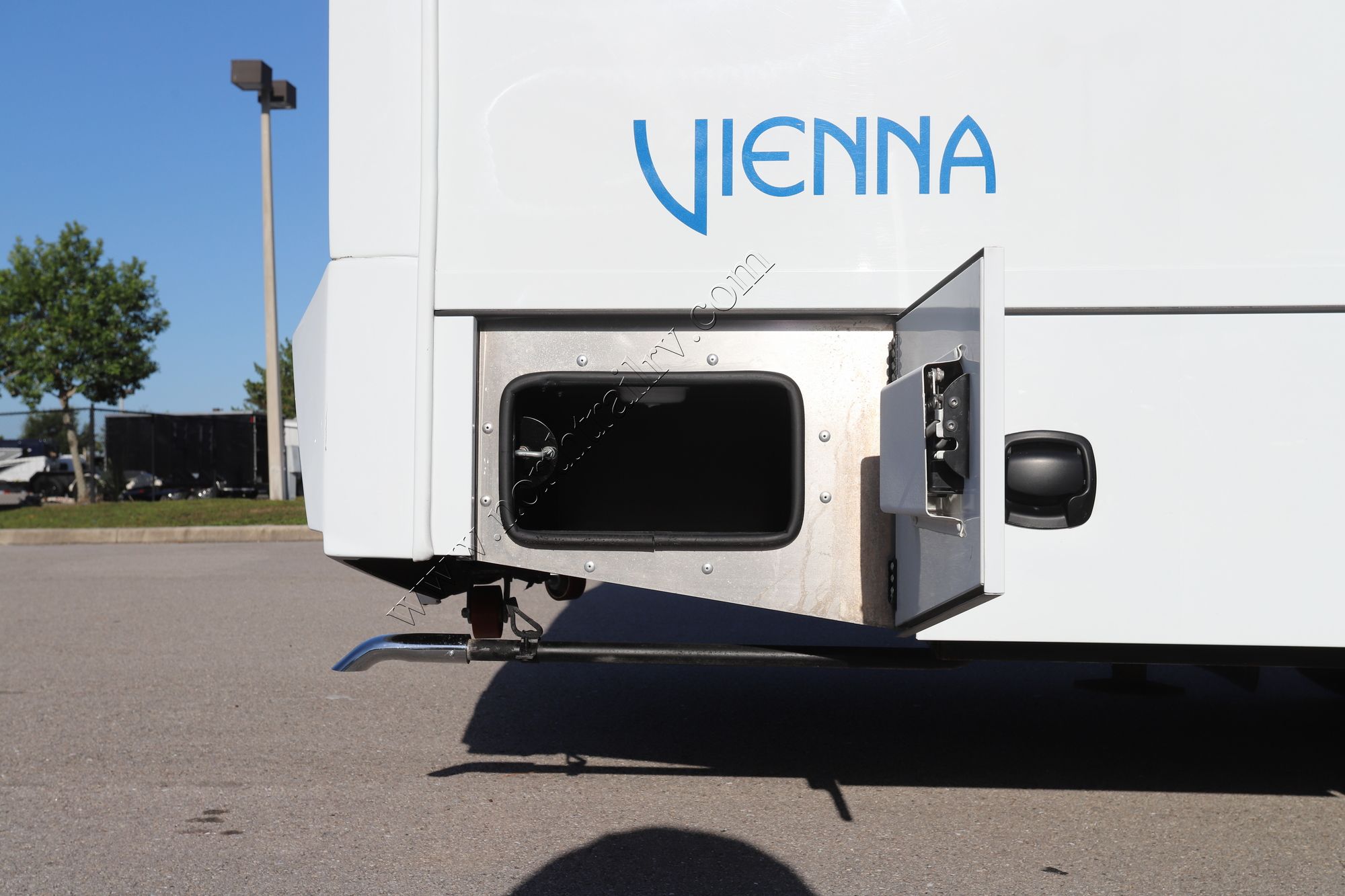 Used 2020 Renegade Rv Vienna 25VFWS Class C  For Sale