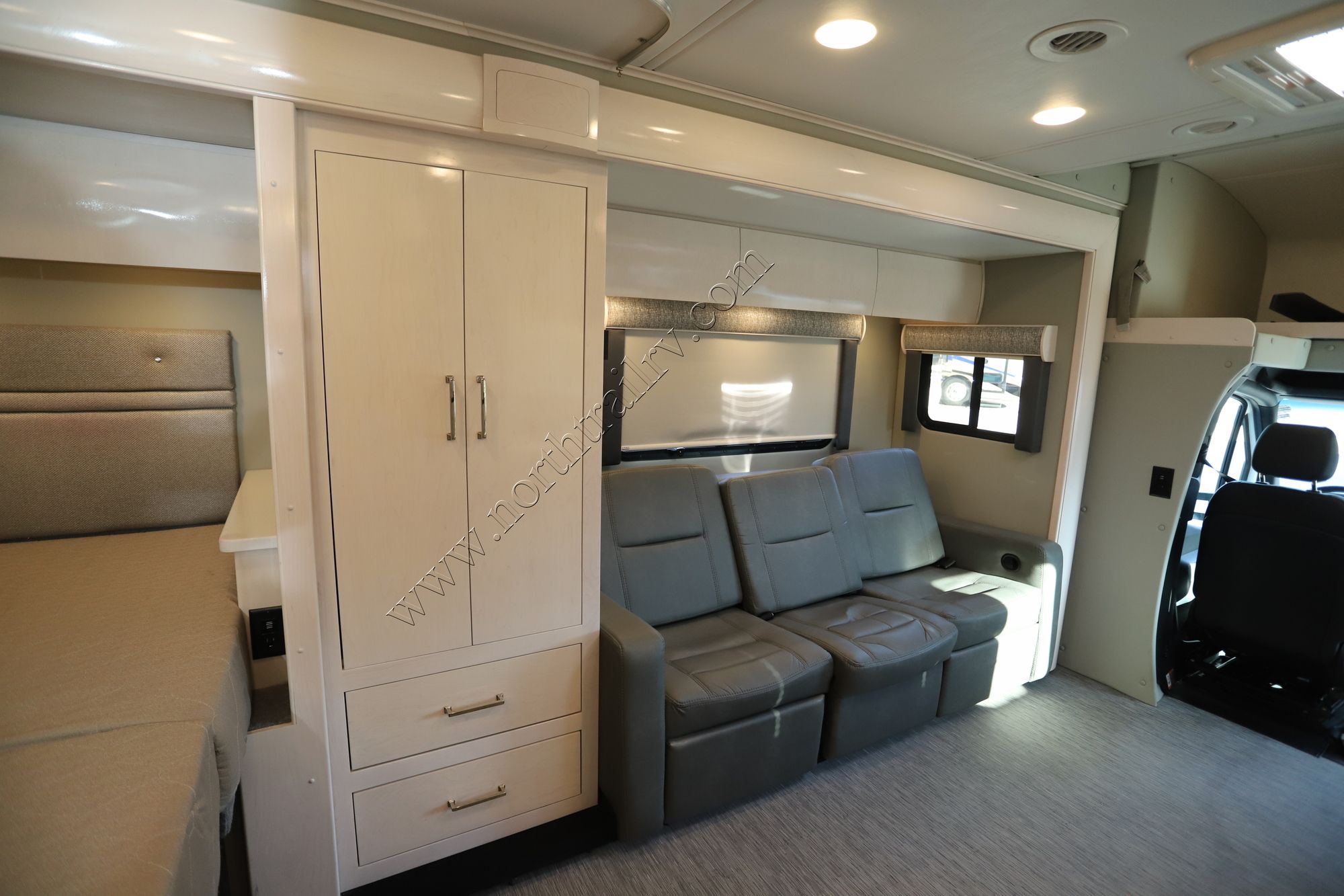 Used 2020 Renegade Rv Vienna 25VFWS Class C  For Sale