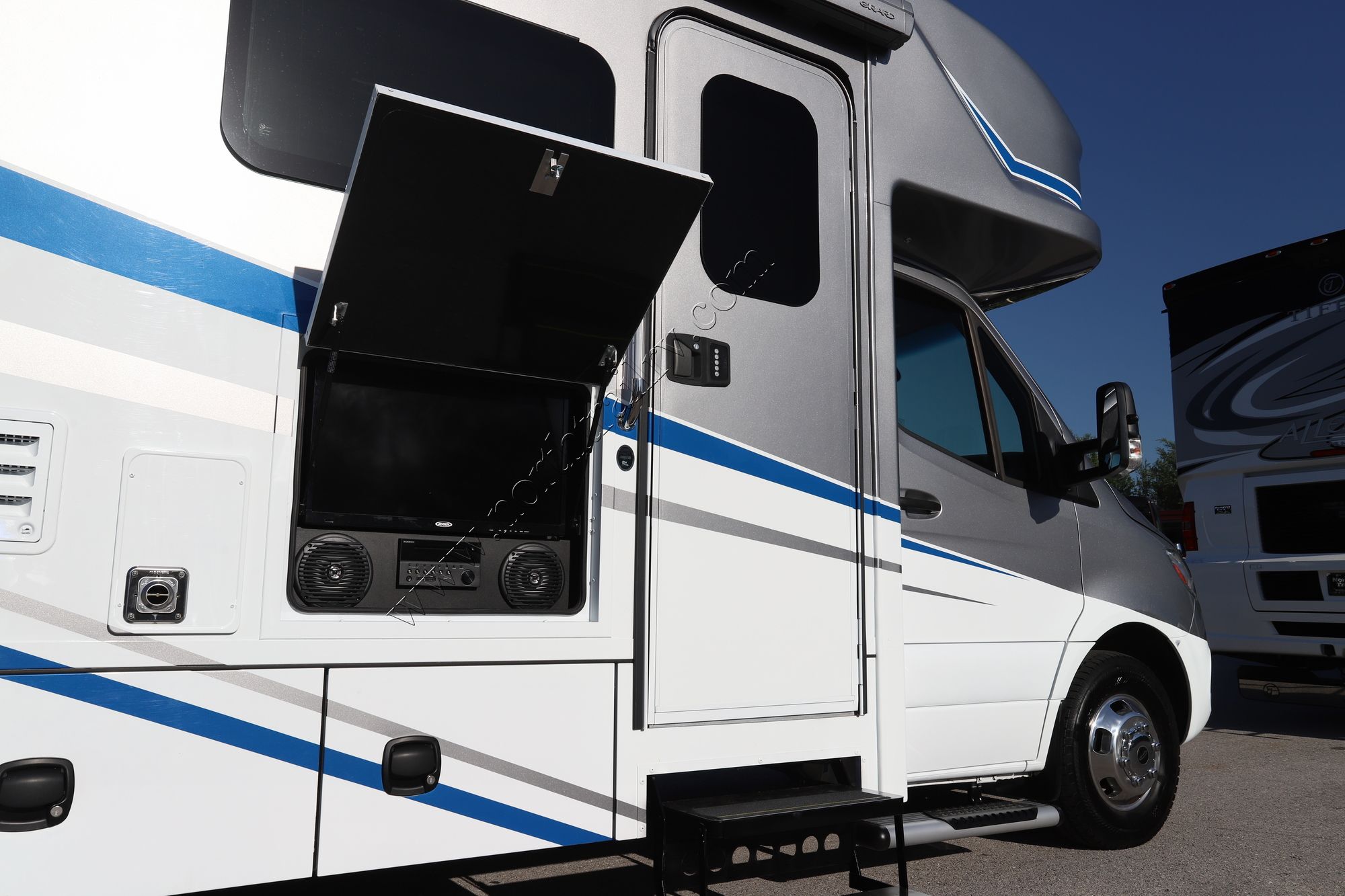 Used 2020 Renegade Rv Vienna 25VFWS Class C  For Sale