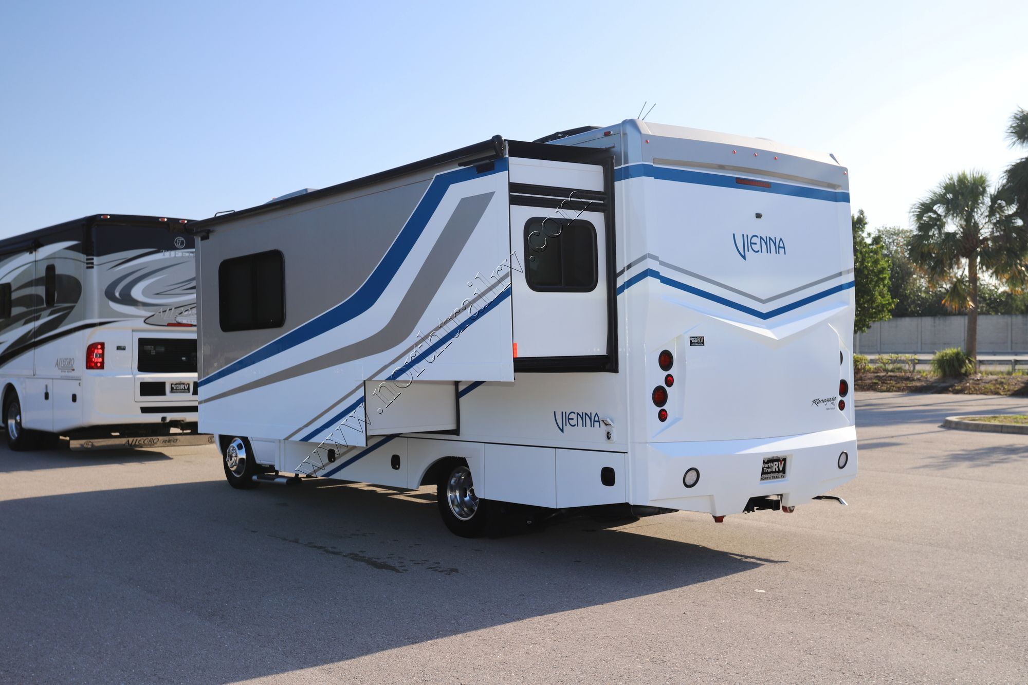 Used 2020 Renegade Rv Vienna 25VFWS Class C  For Sale