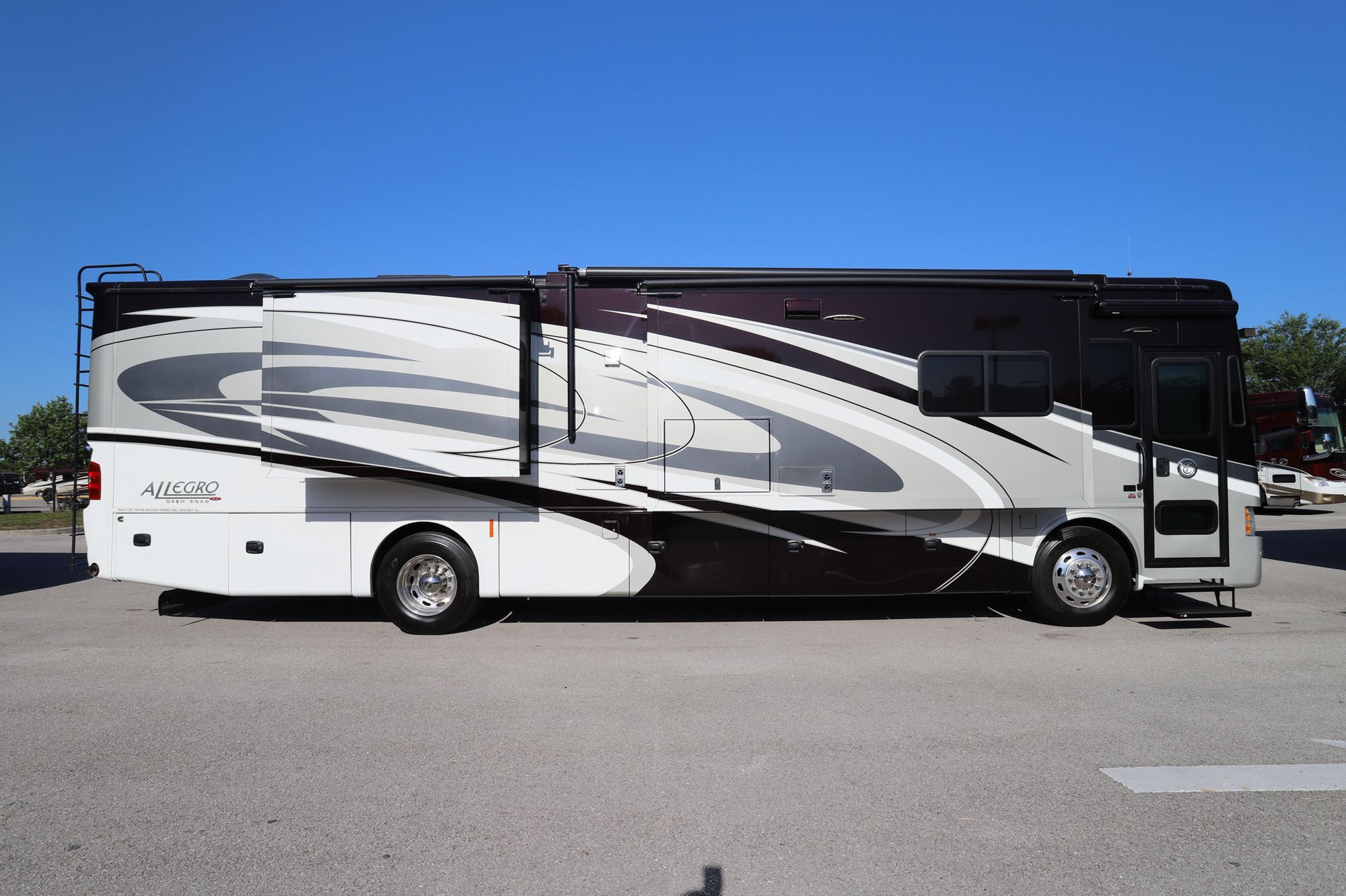 Used 2017 Tiffin Motor Homes Allegro Red 38QRA Class A  For Sale