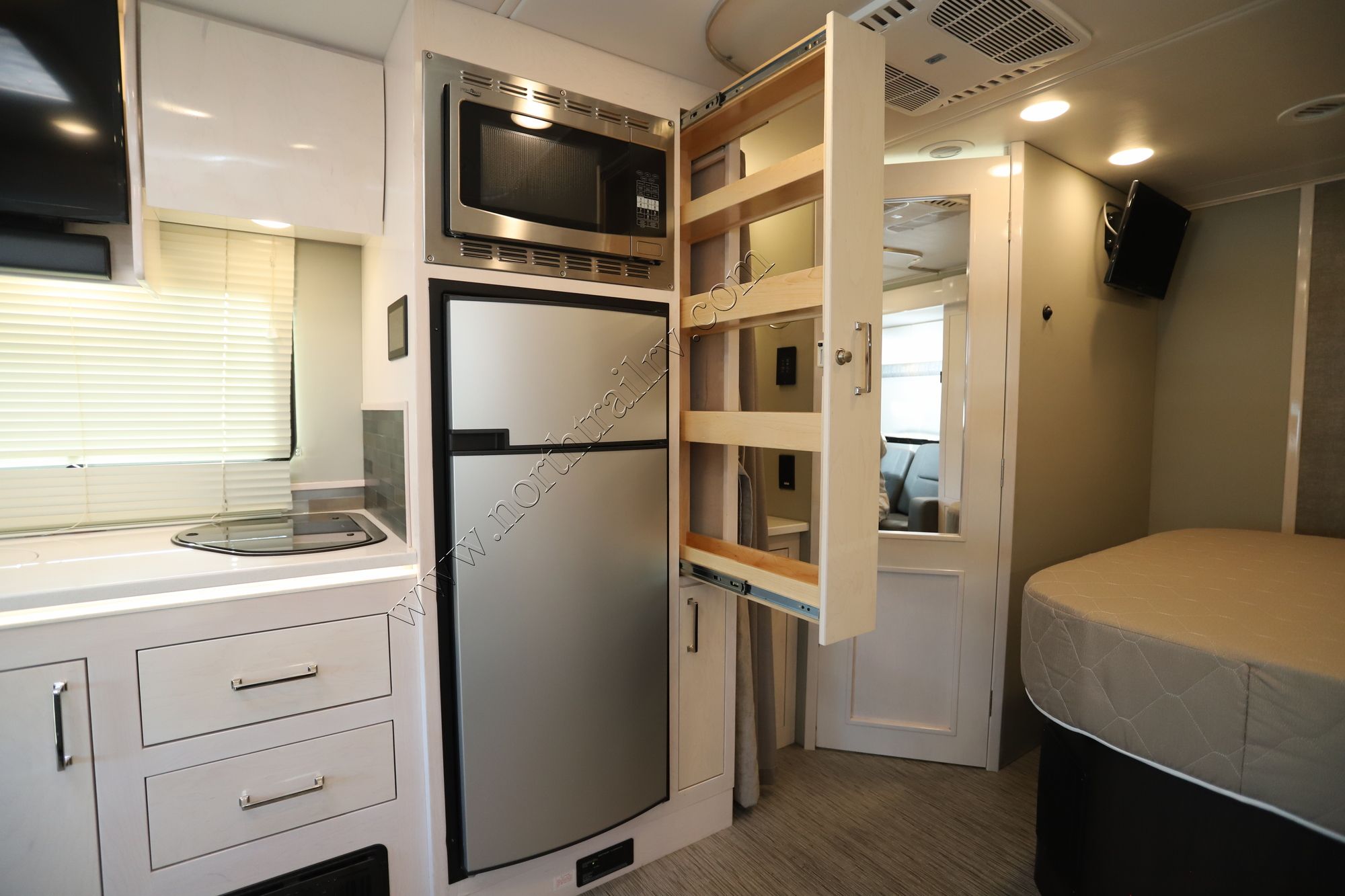 Used 2020 Renegade Rv Vienna 25VFWS Class C  For Sale