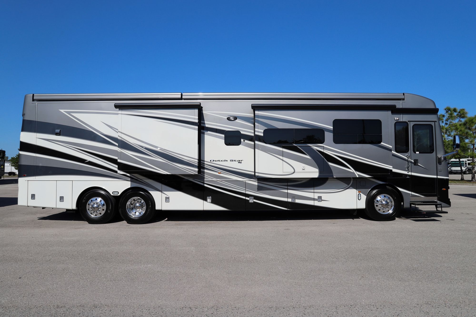 Used 2021 Newmar Dutch Star 4362 Class A  For Sale