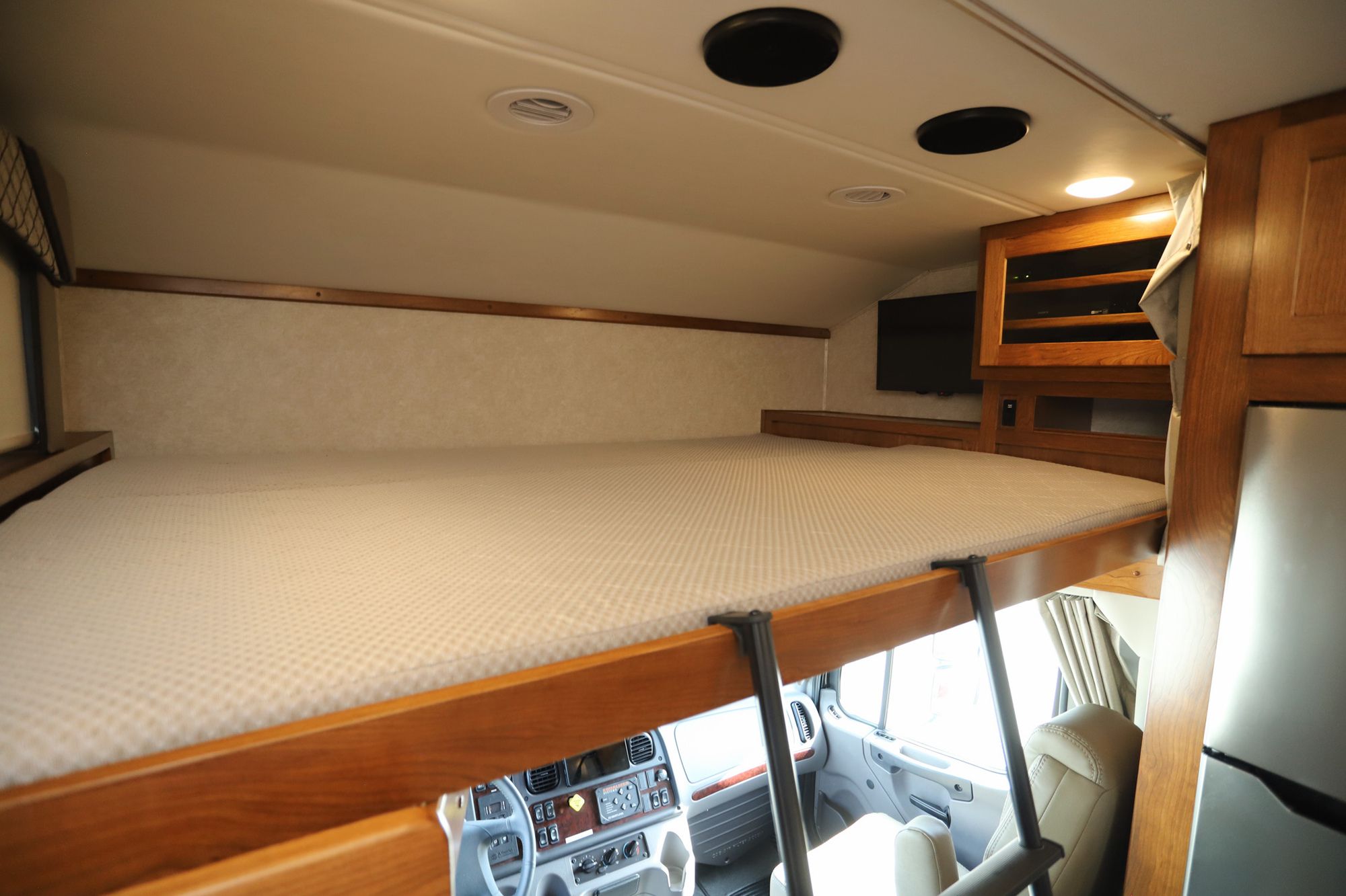 New 2022 Renegade Rv Valencia 35MB Super C  For Sale