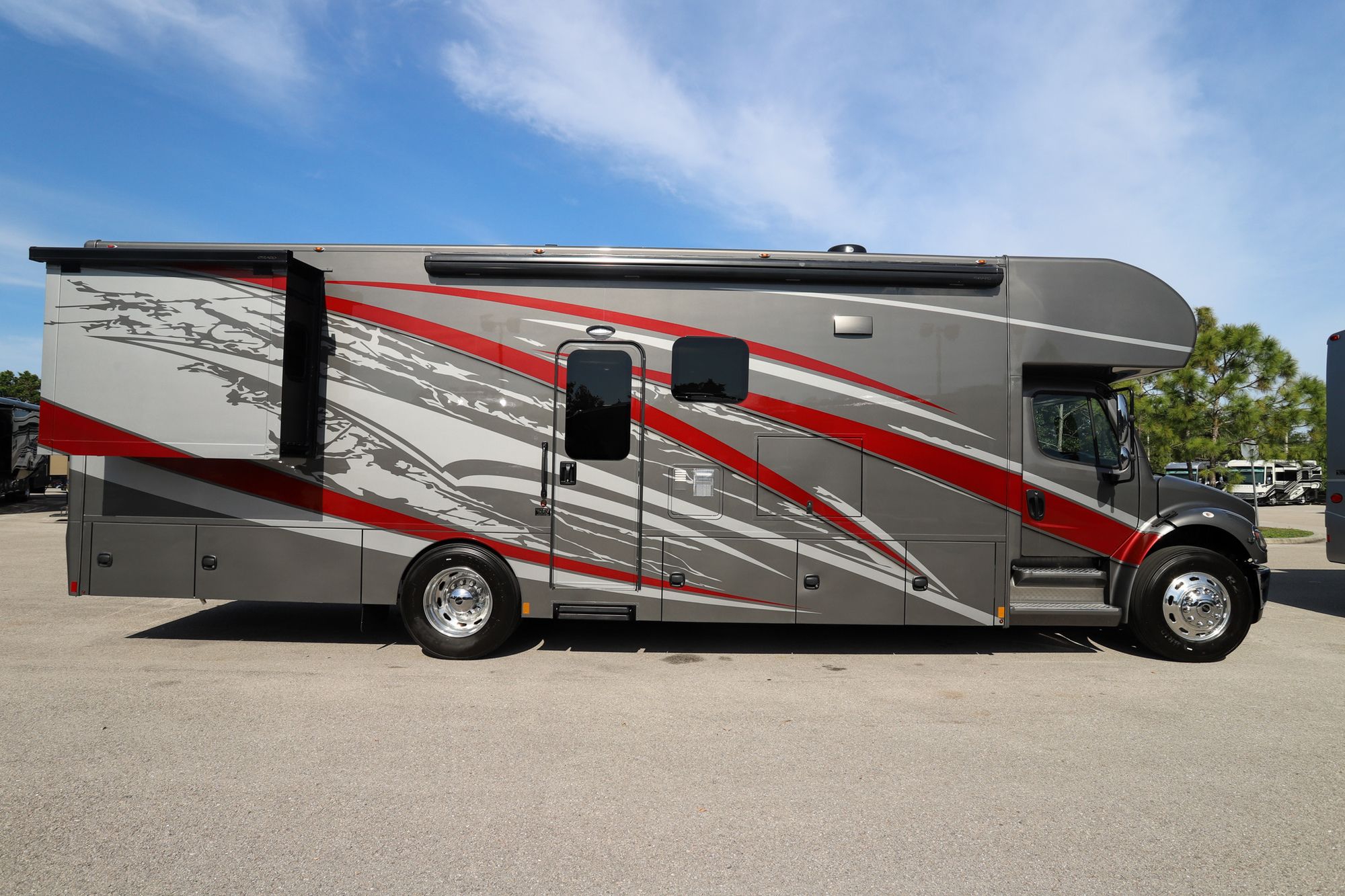 New 2022 Renegade Rv Valencia 35MB Super C  For Sale