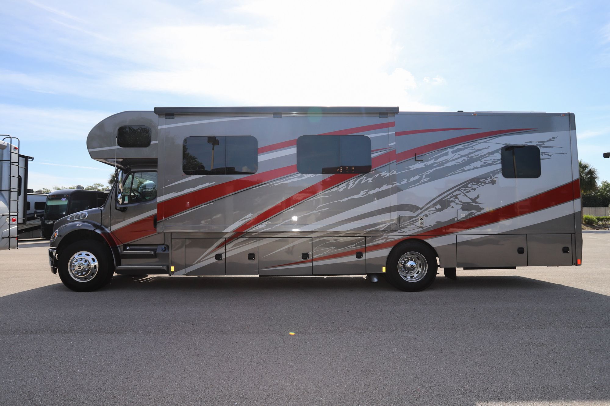 New 2022 Renegade Rv Valencia 35MB Super C  For Sale