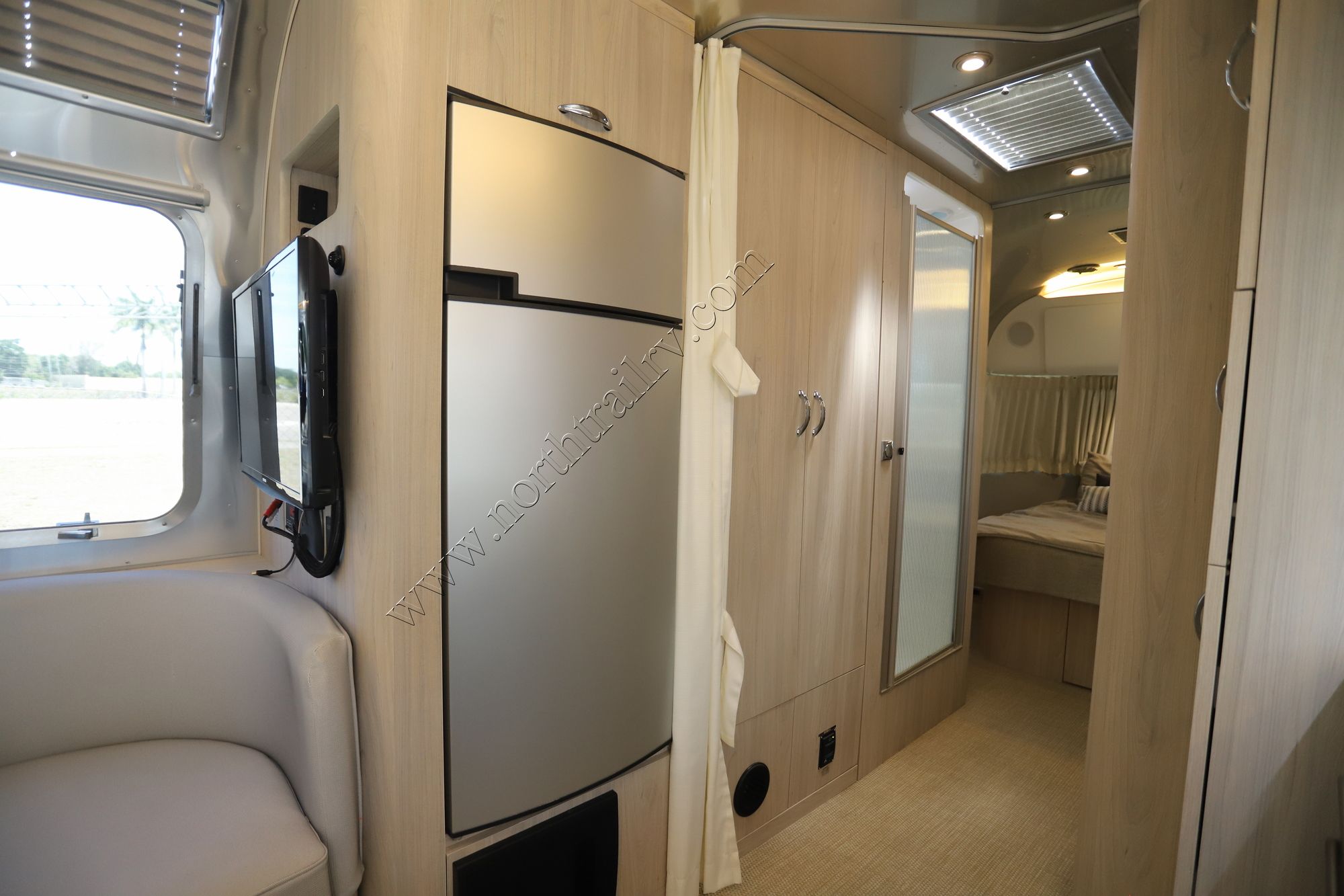 Used 2019 Airstream Globetrotter 27FBQ Travel Trailer  For Sale