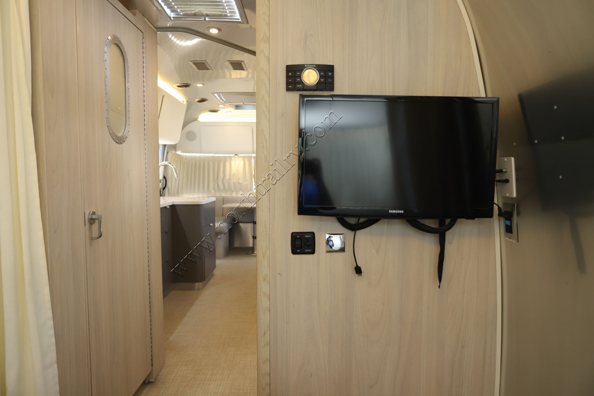 Used 2019 Airstream Globetrotter 27FBQ Travel Trailer  For Sale