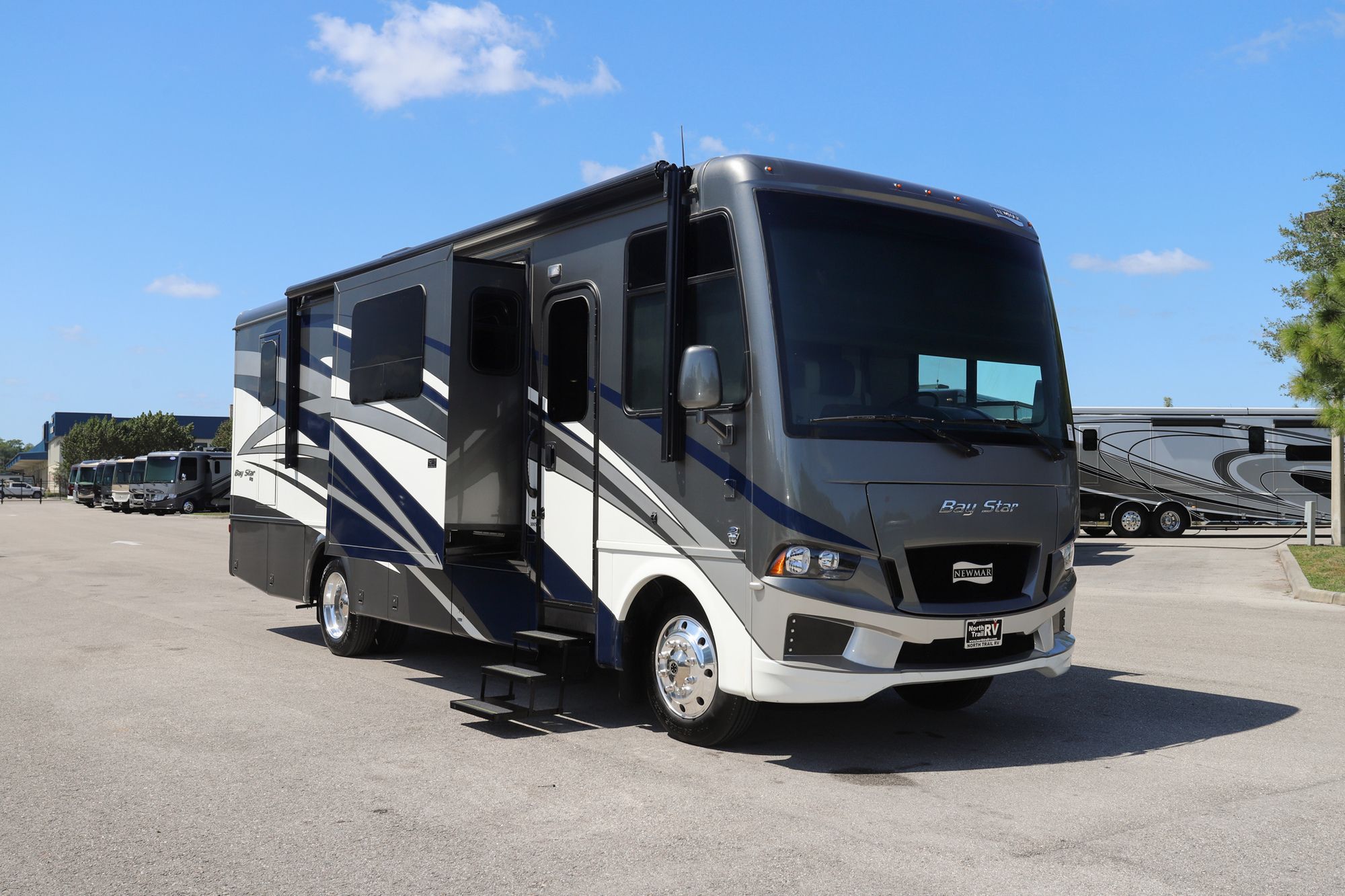 Used 2020 Newmar Bay Star 3005 Class A  For Sale