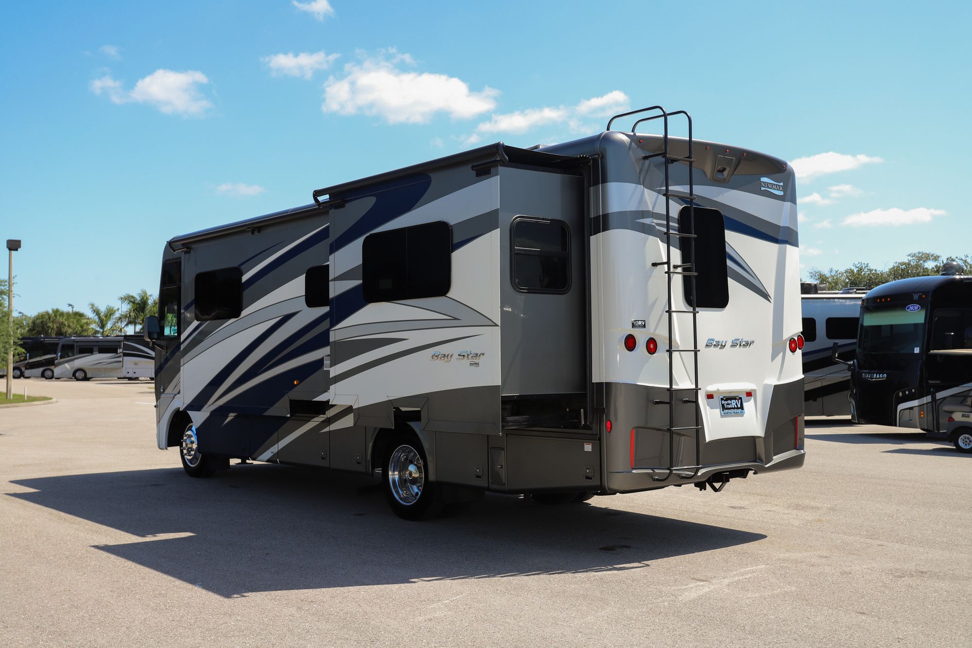 Used 2020 Newmar Bay Star 3005 Class A  For Sale