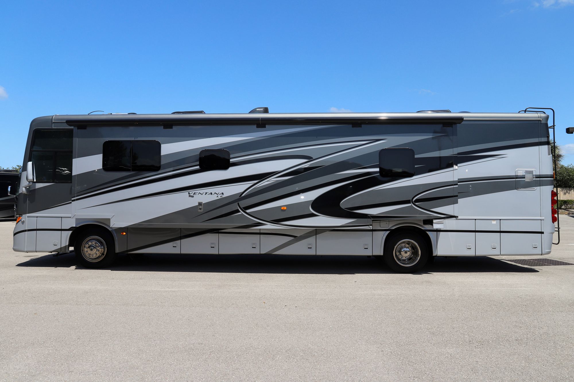 Used 2016 Newmar Ventana Le 4002 Class A  For Sale