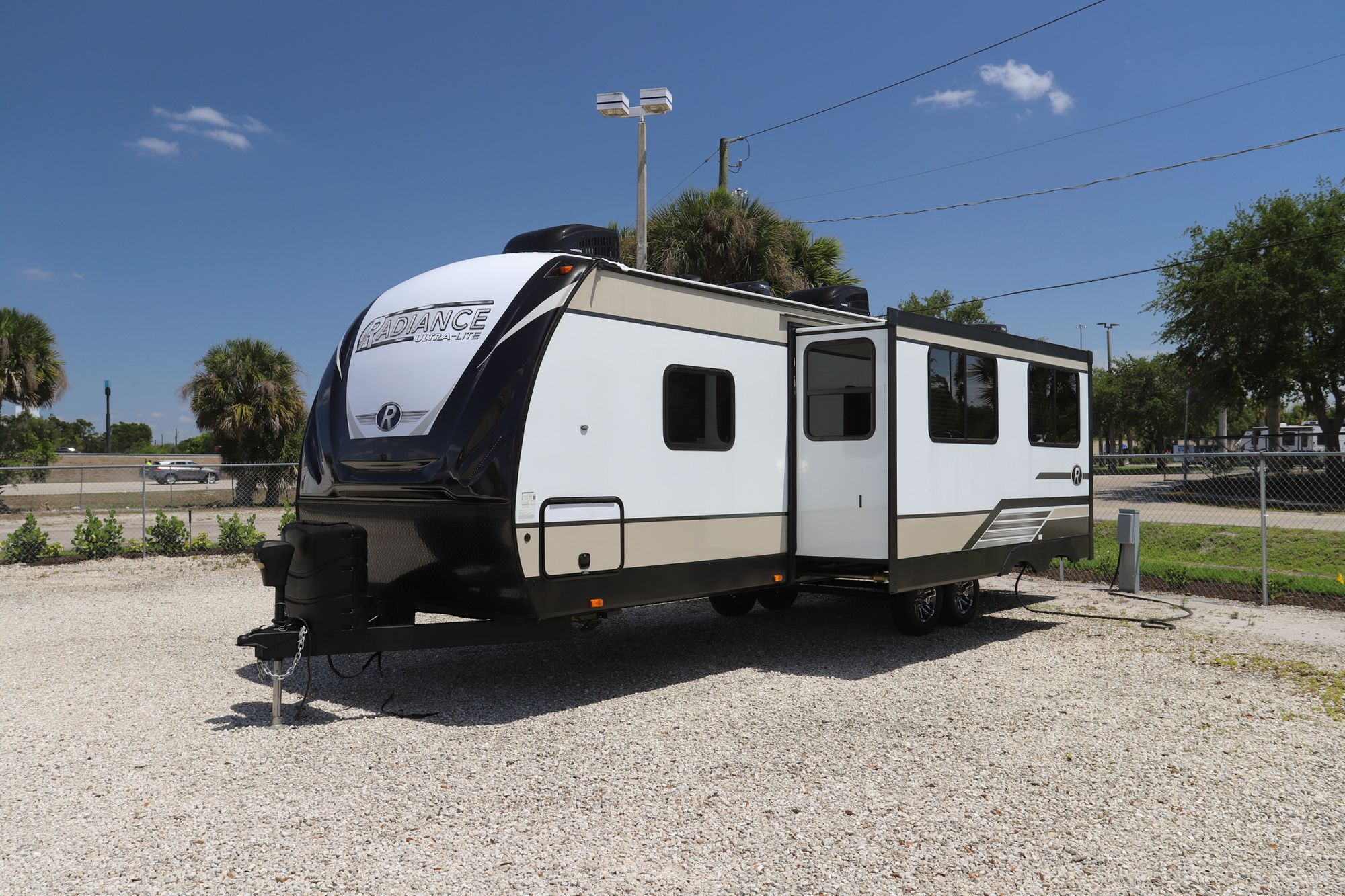 Used 2019 Cruiser Rv Radiance Ultra Lite 26BH Travel Trailer  For Sale