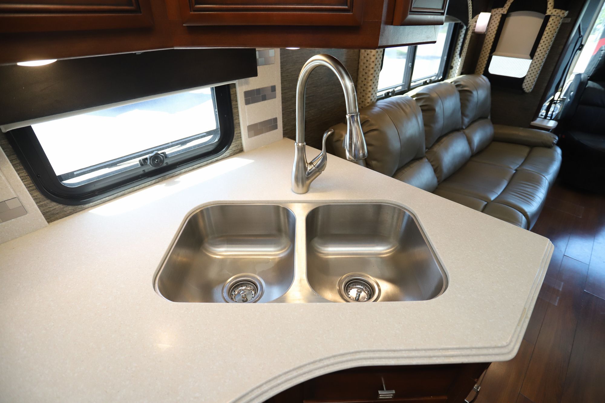 Used 2016 Newmar Ventana Le 4002 Class A  For Sale