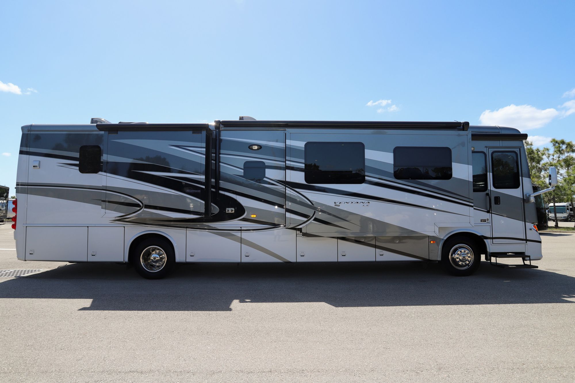 Used 2016 Newmar Ventana Le 4002 Class A  For Sale