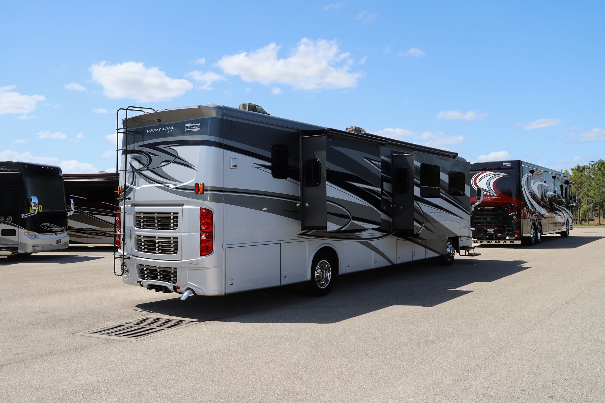 Used 2016 Newmar Ventana Le 4002 Class A  For Sale