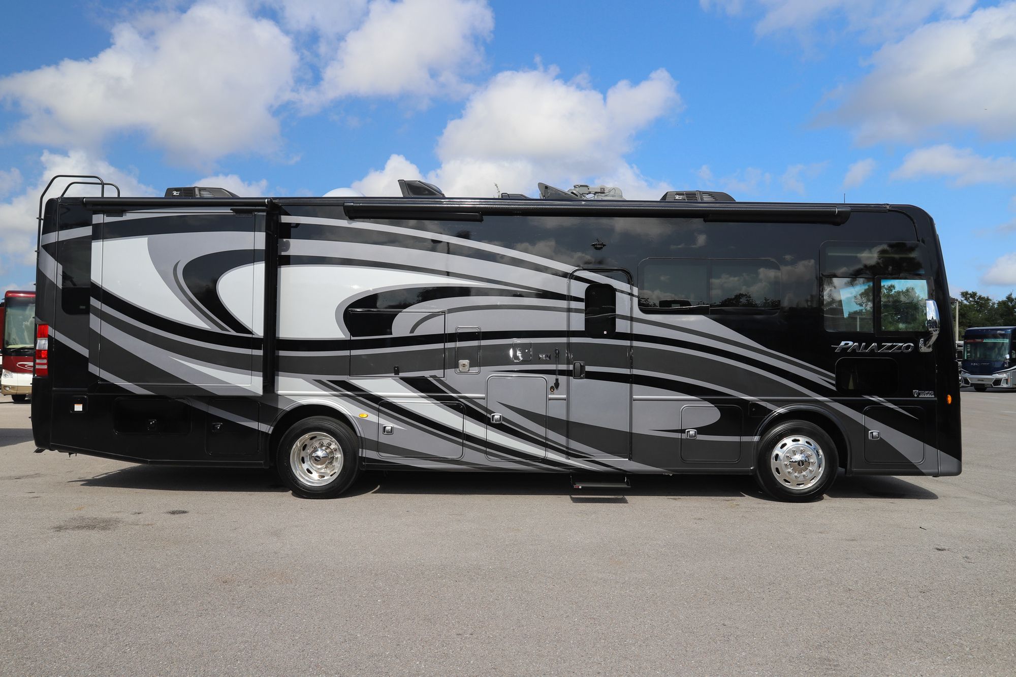 Used 2021 Thor Palazzo 33.5 Class A  For Sale