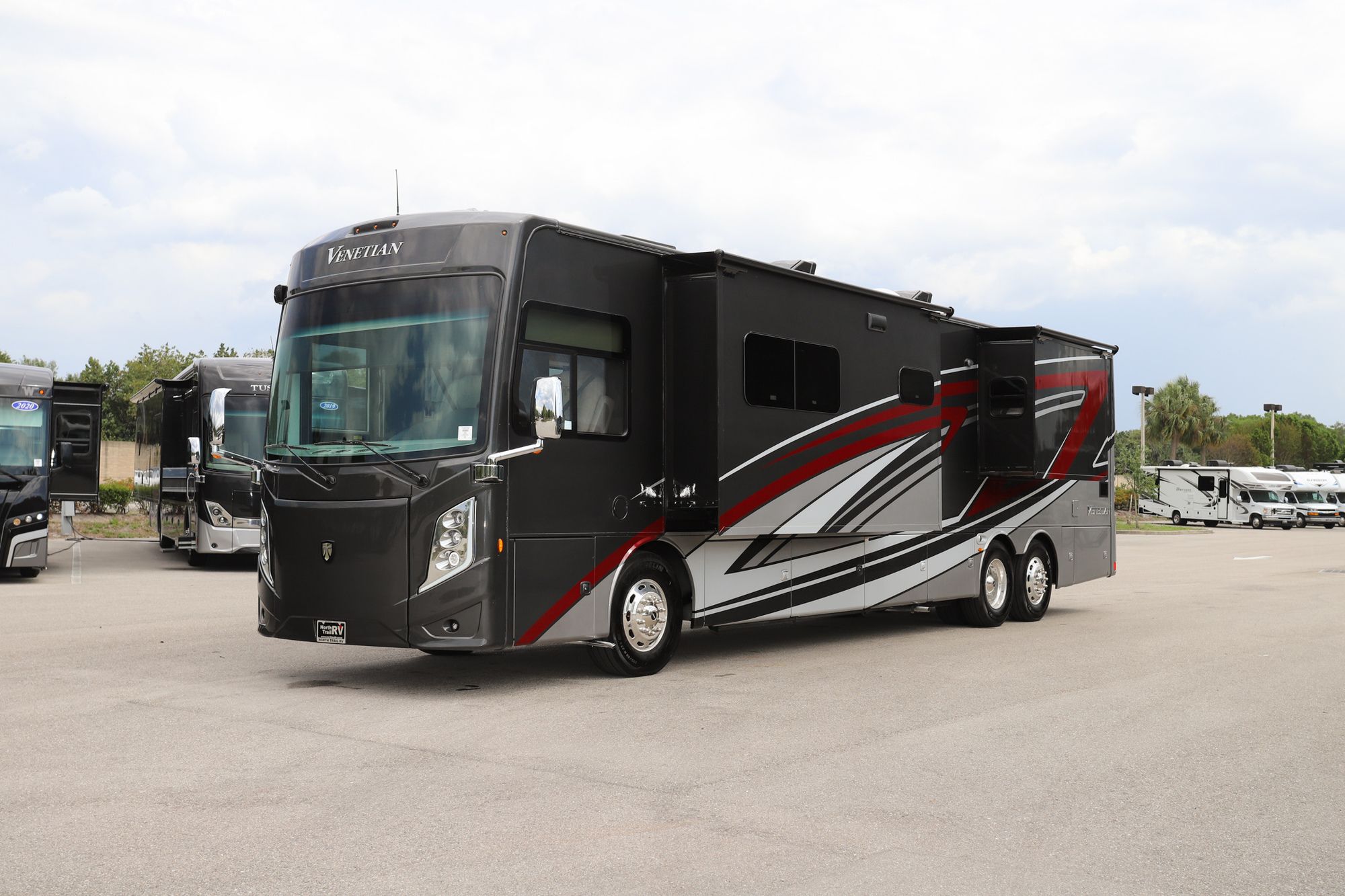New 2023 Thor Venetian B42 Class A  For Sale