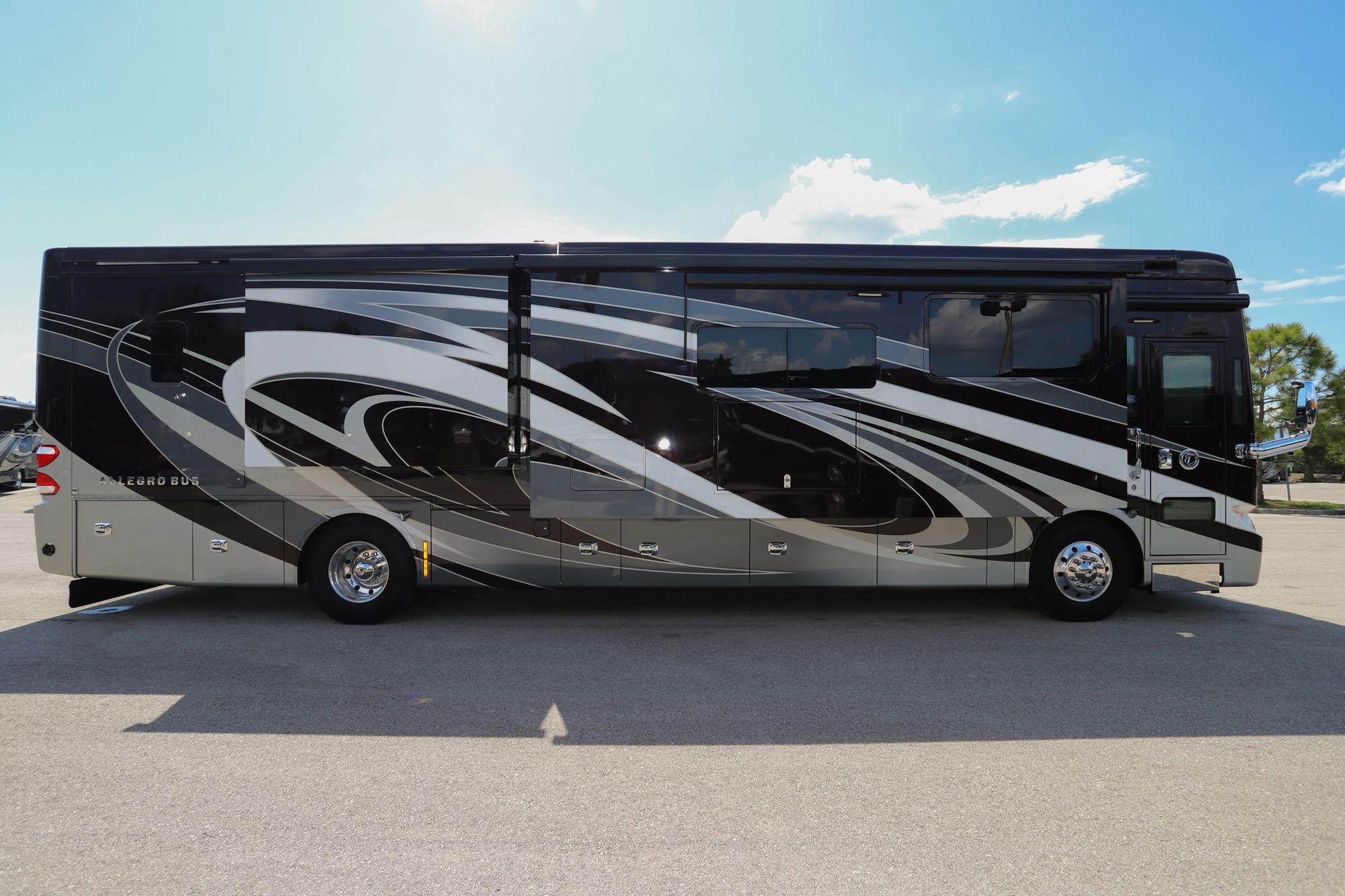 Used 2018 Tiffin Motor Homes Allegro Bus 40SP Class A  For Sale