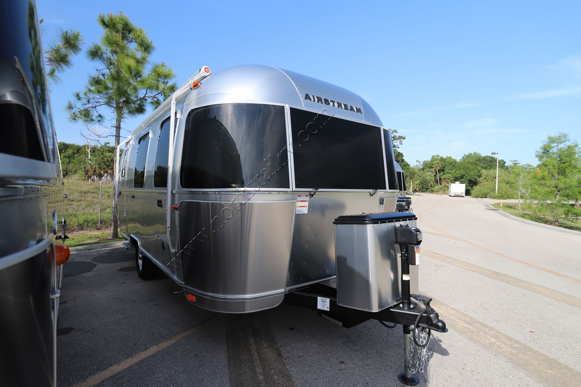 New 2022 Airstream Caravel 22FB Travel Trailer  For Sale