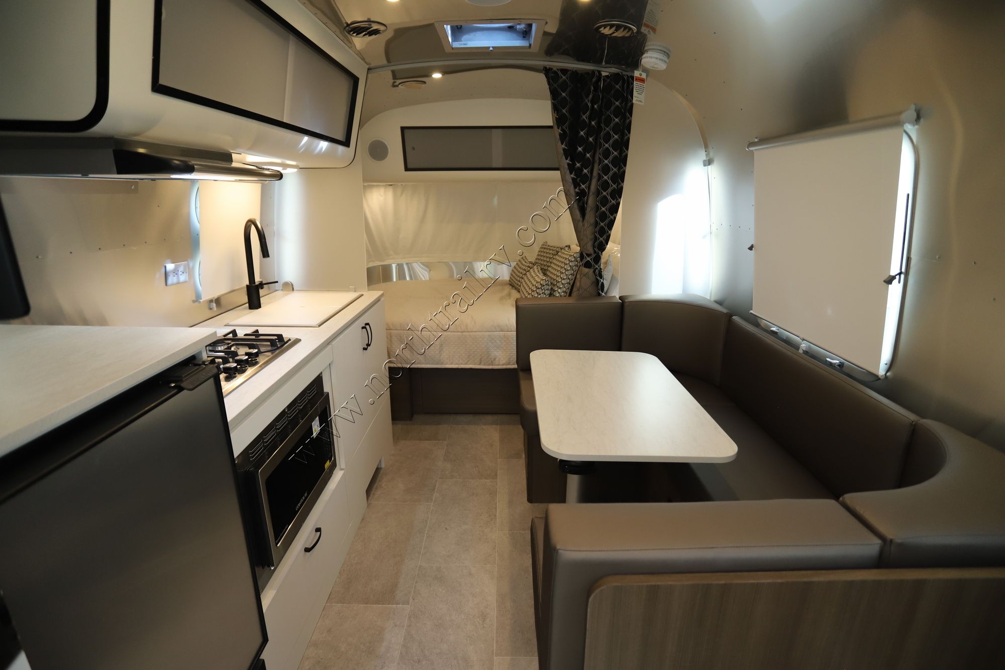 New 2022 Airstream Caravel 22FB Travel Trailer  For Sale