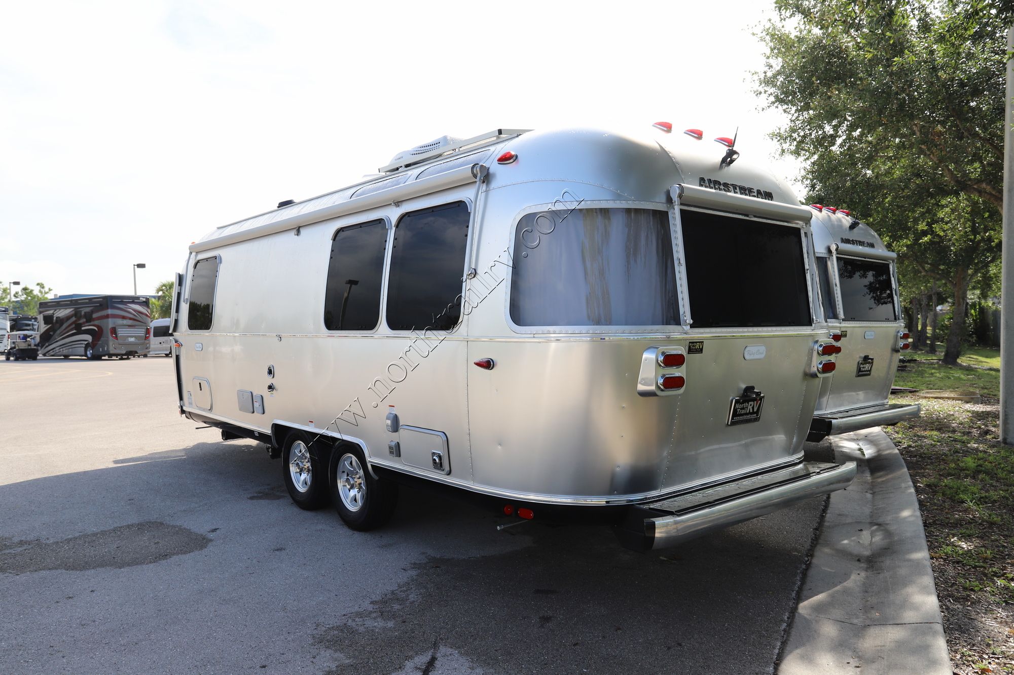 New 2022 Airstream Flying Cloud 25FBT Travel Trailer  For Sale