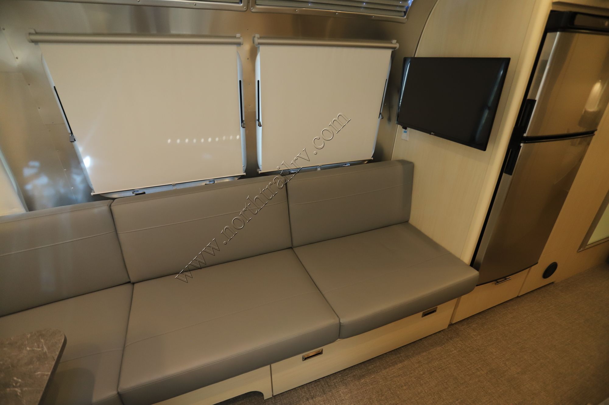 New 2022 Airstream Flying Cloud 25FBT Travel Trailer  For Sale