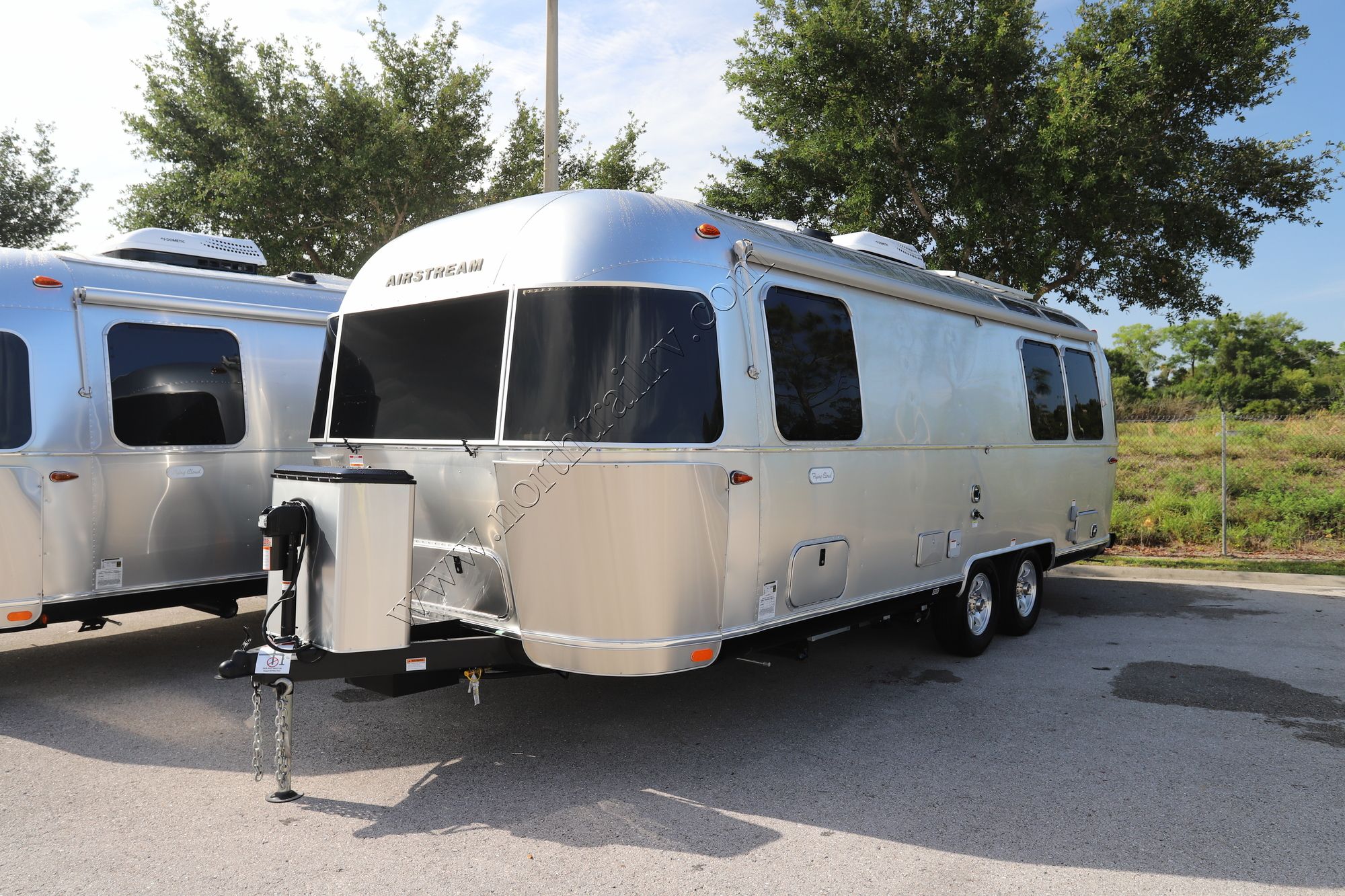 New 2022 Airstream Flying Cloud 25FBT Travel Trailer  For Sale