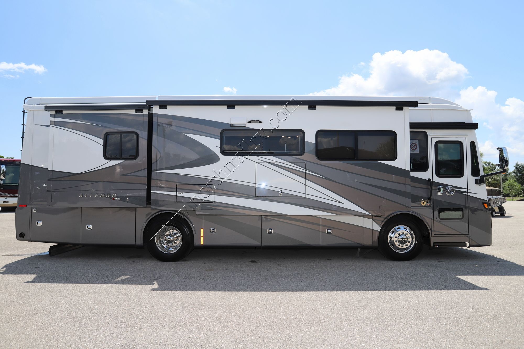 New 2022 Tiffin Motor Homes Allegro Red 33AA Class A  For Sale