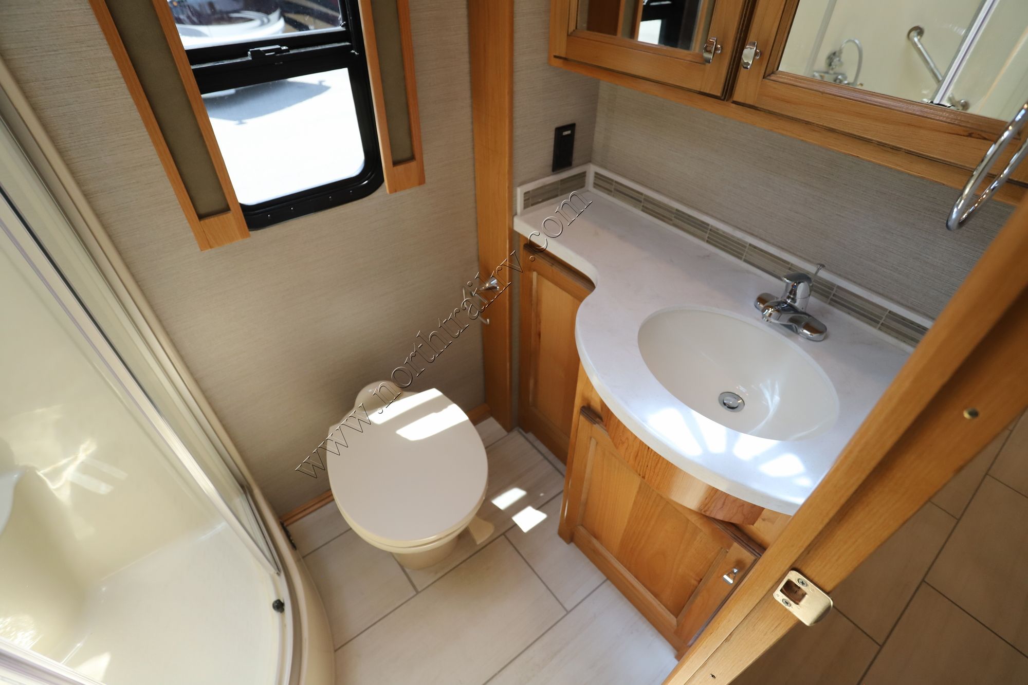 New 2022 Tiffin Motor Homes Allegro Red 33AA Class A  For Sale