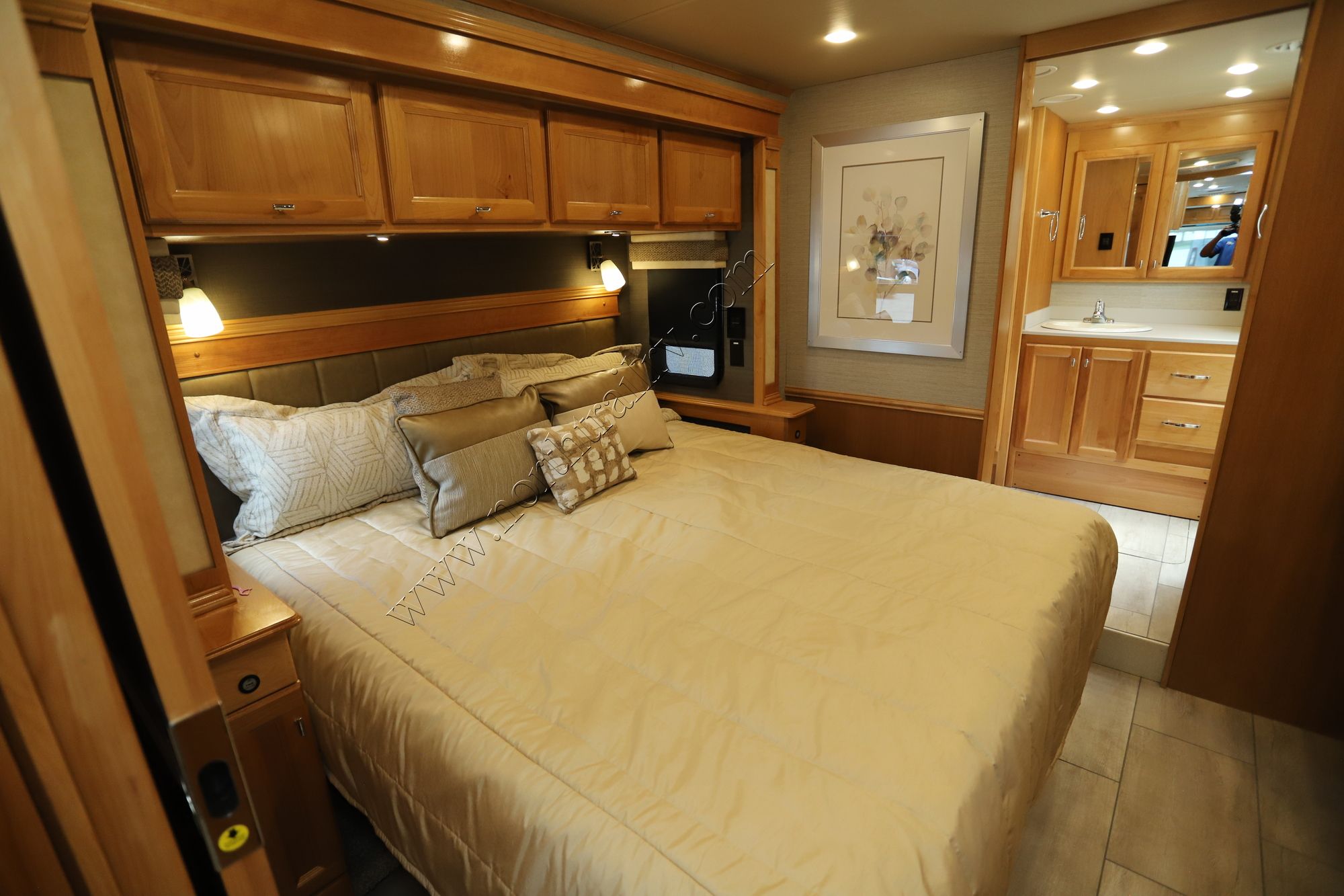 New 2022 Tiffin Motor Homes Allegro Red 38LL Class A  For Sale