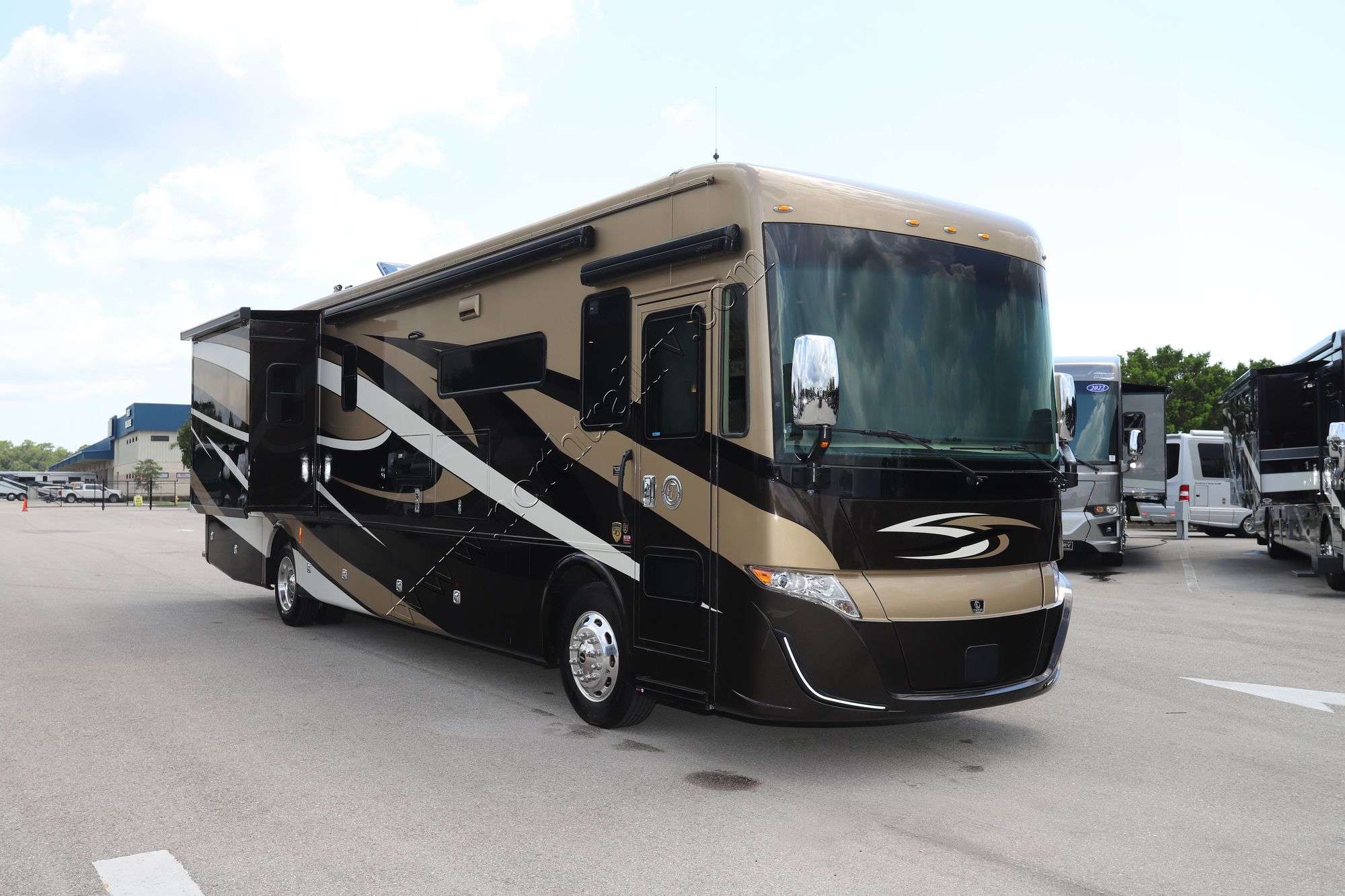 New 2022 Tiffin Motor Homes Allegro Red 38LL Class A  For Sale