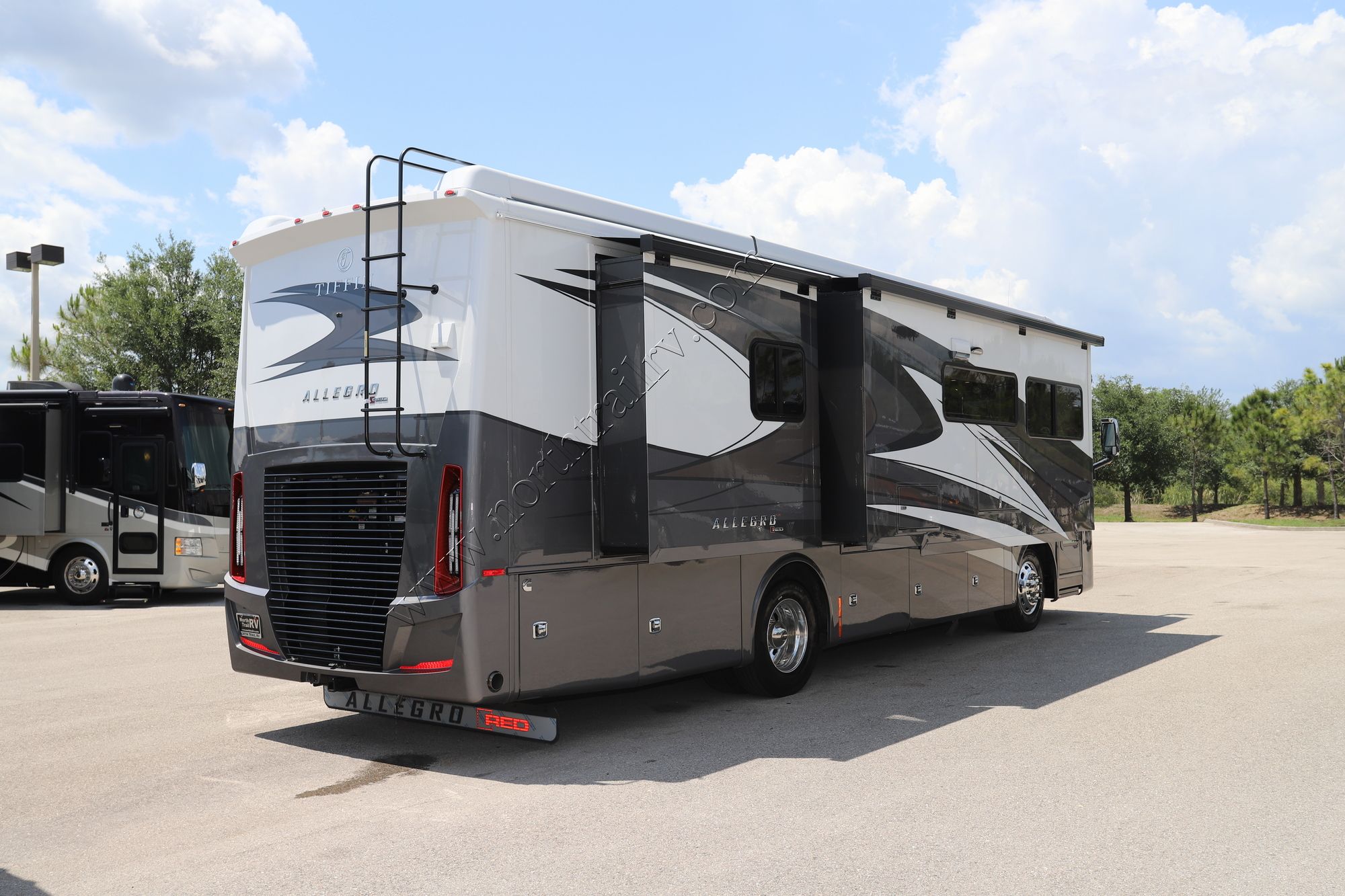 New 2022 Tiffin Motor Homes Allegro Red 33AA Class A  For Sale