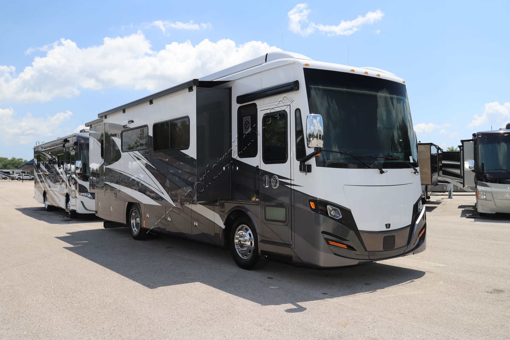 New 2022 Tiffin Motor Homes Allegro Red 33AA Class A  For Sale