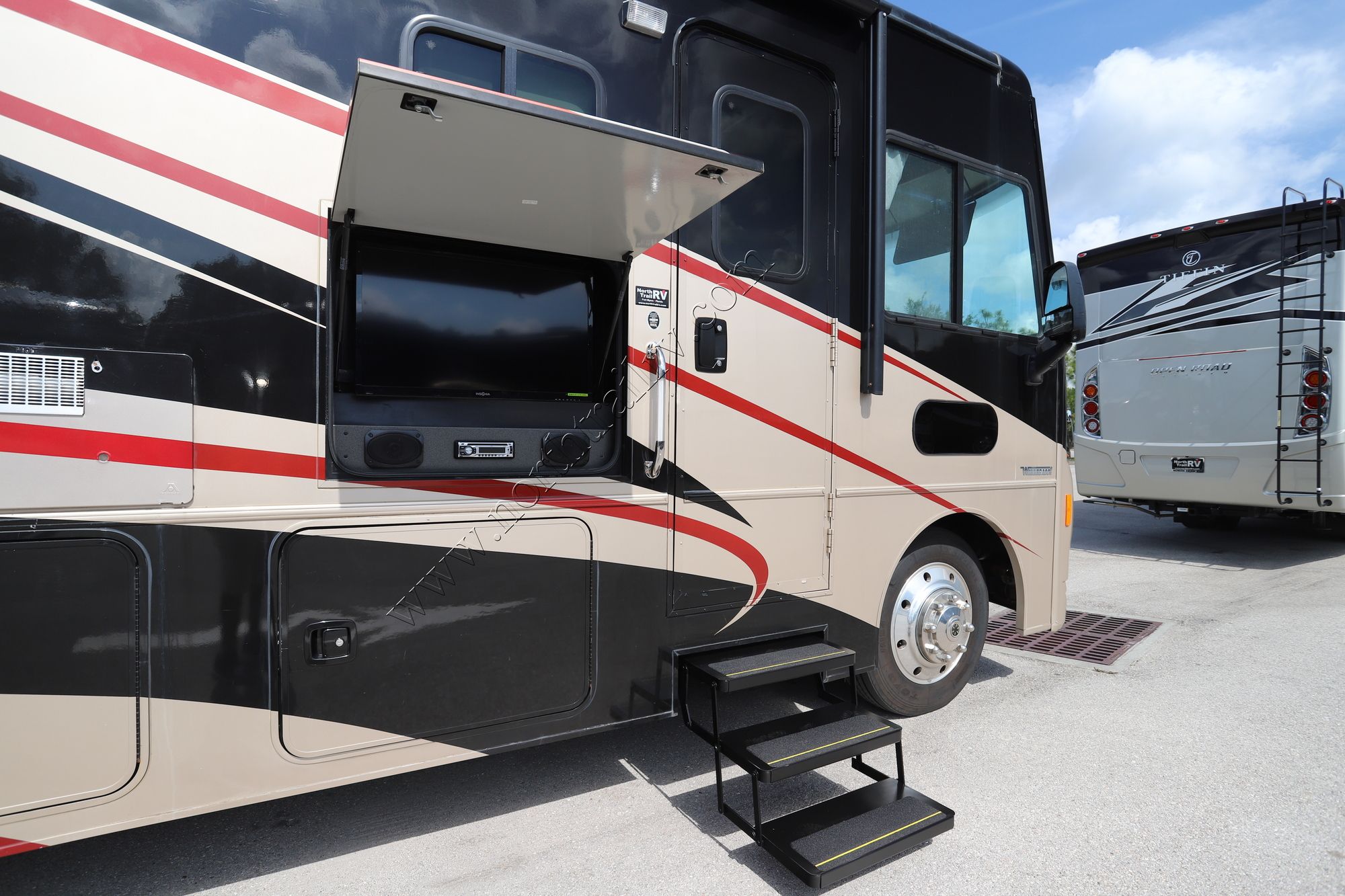 Used 2016 Winnebago Vista Lx 35F Class A  For Sale