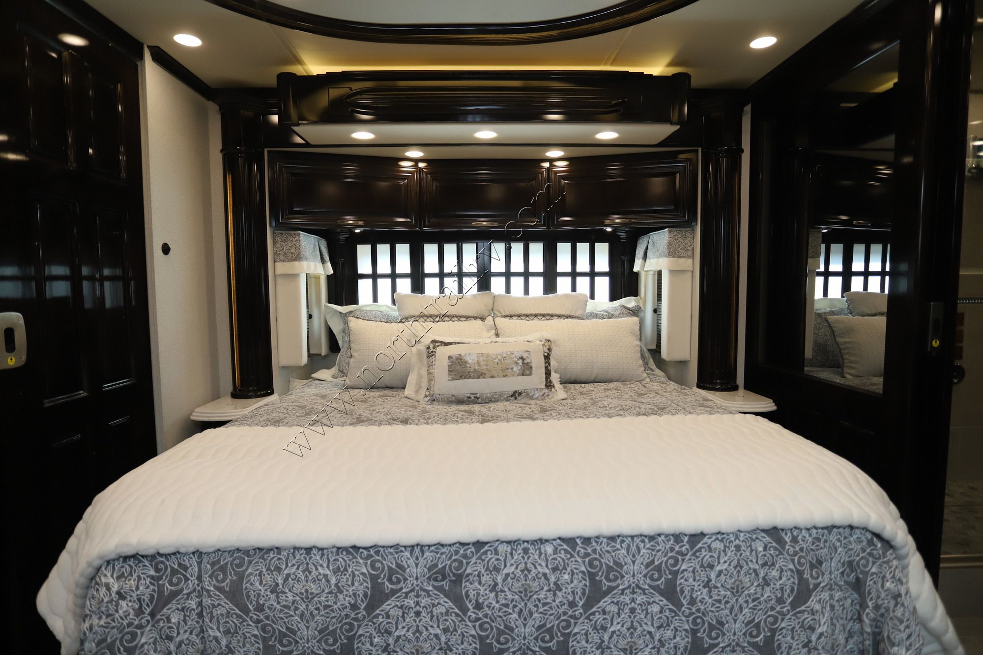 New 2022 Newmar Essex 4551 Class A  For Sale