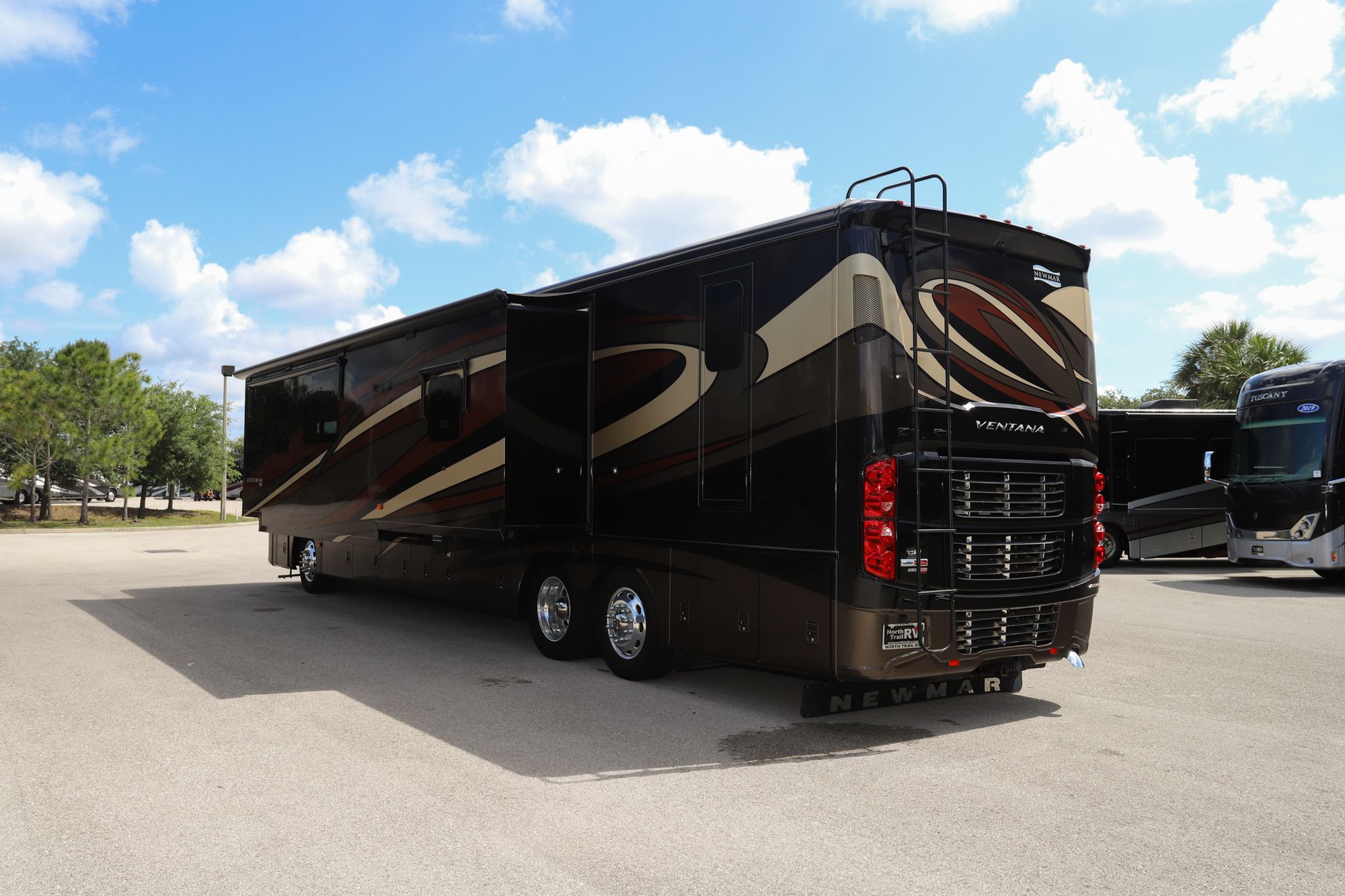 Used 2017 Newmar Ventana 4369 Class A  For Sale