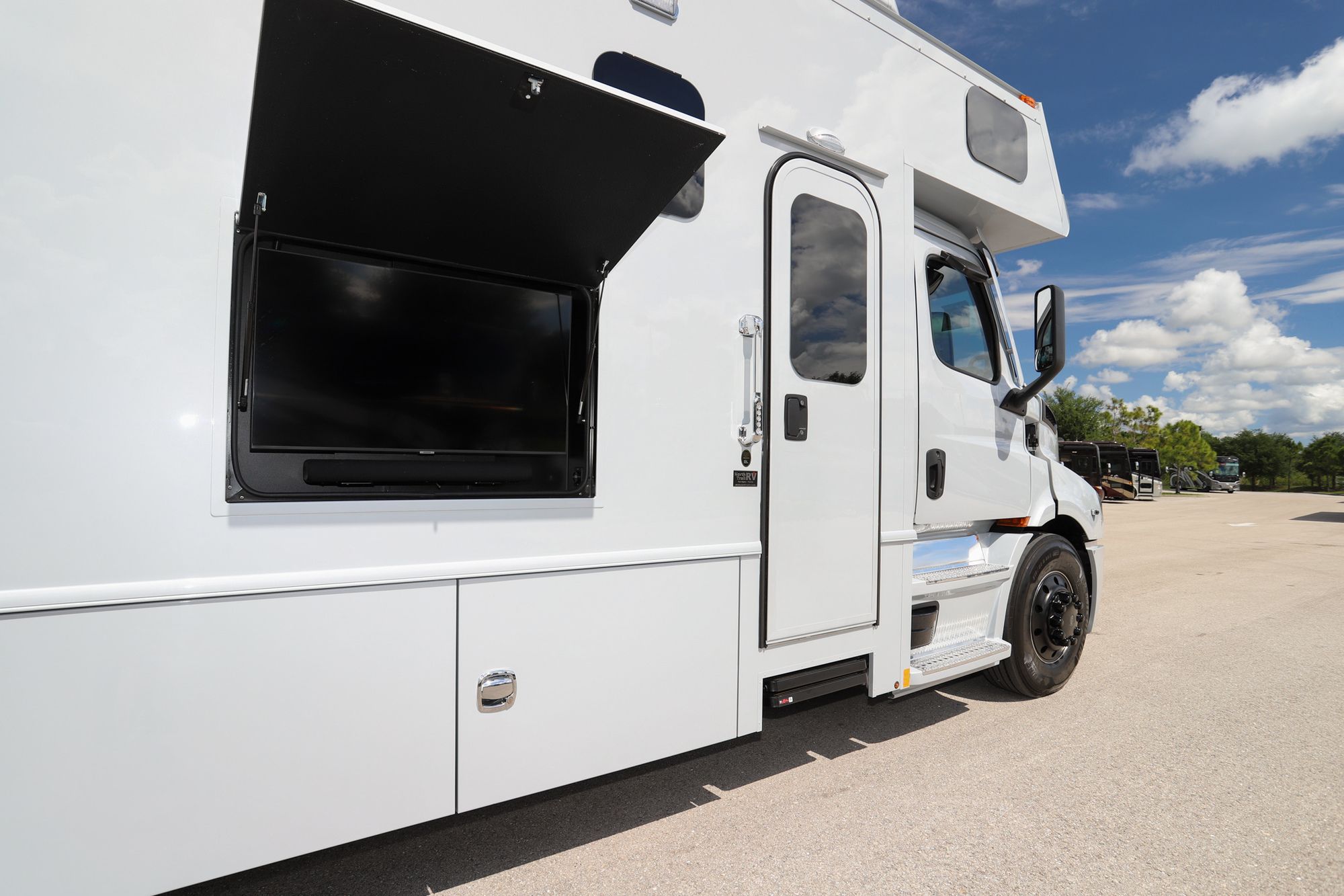 New 2022 Renegade Rv Classic Garage 2609 Super C  For Sale